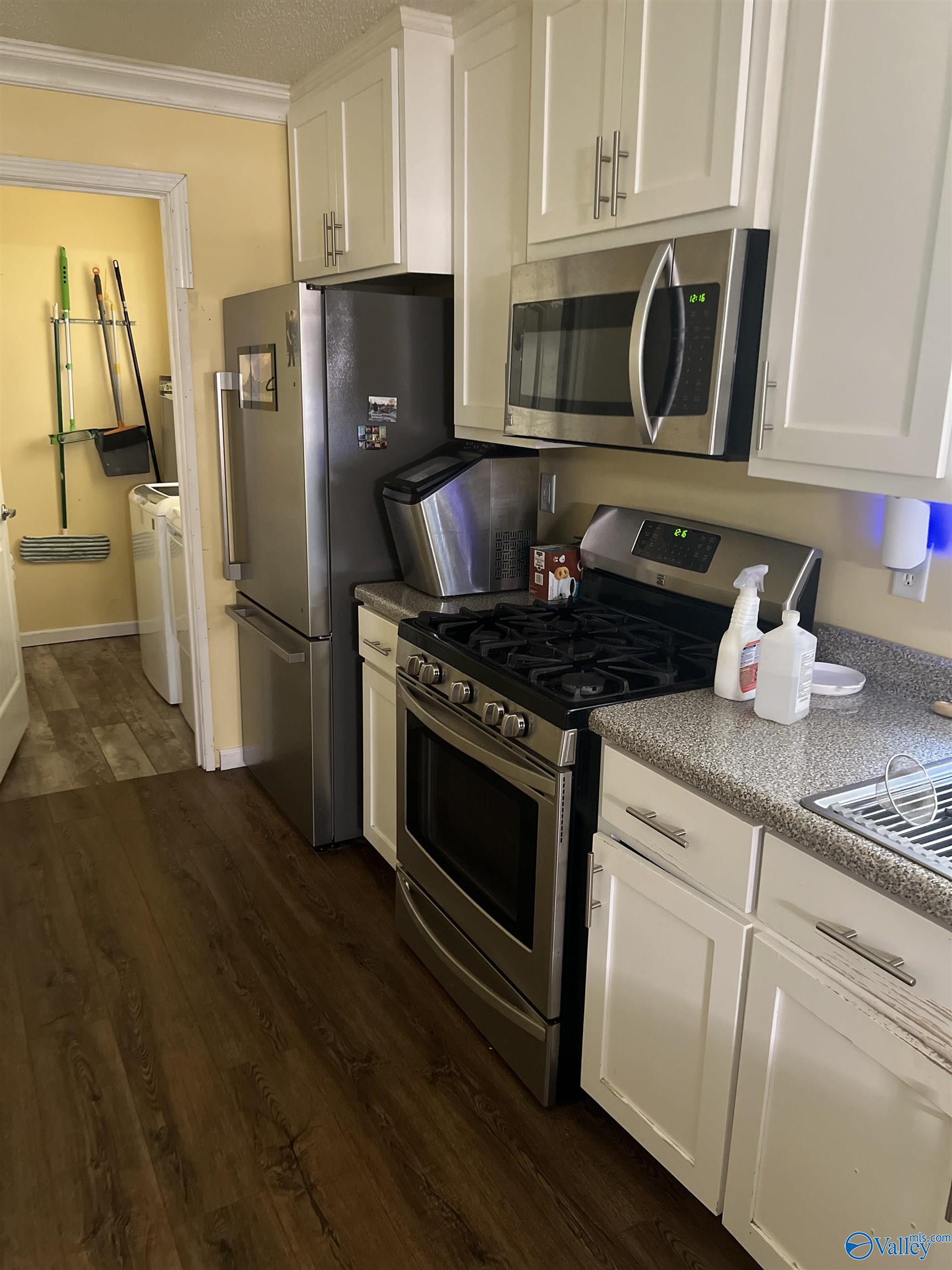 2143 Meadowood Drive