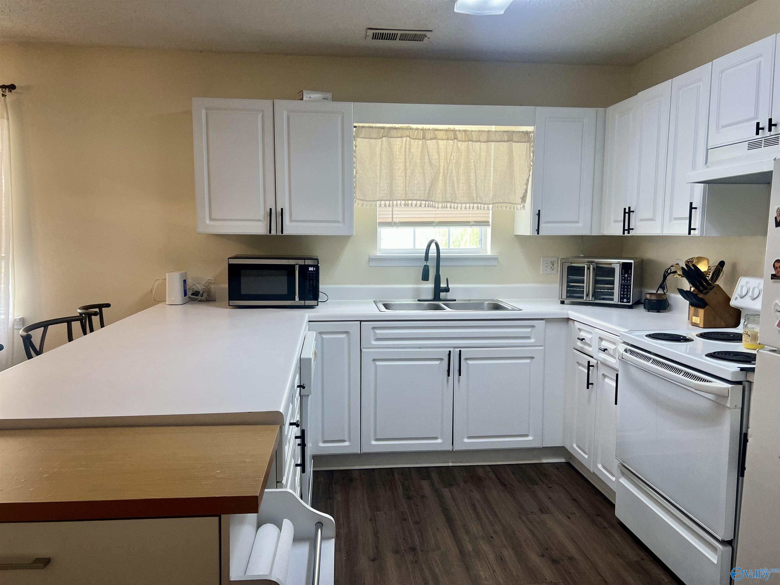 3432 Montrose Avenue