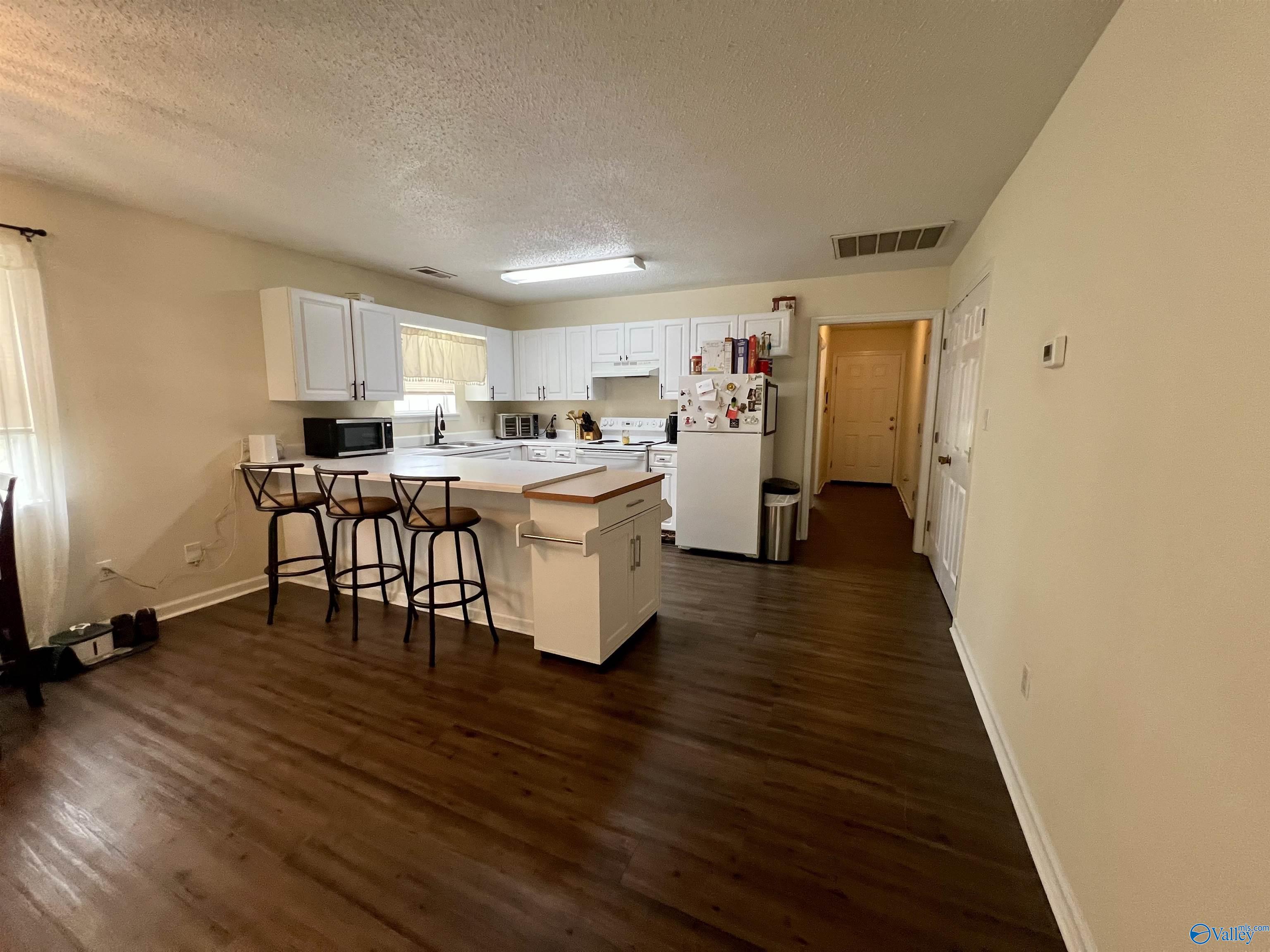 3432 Montrose Avenue