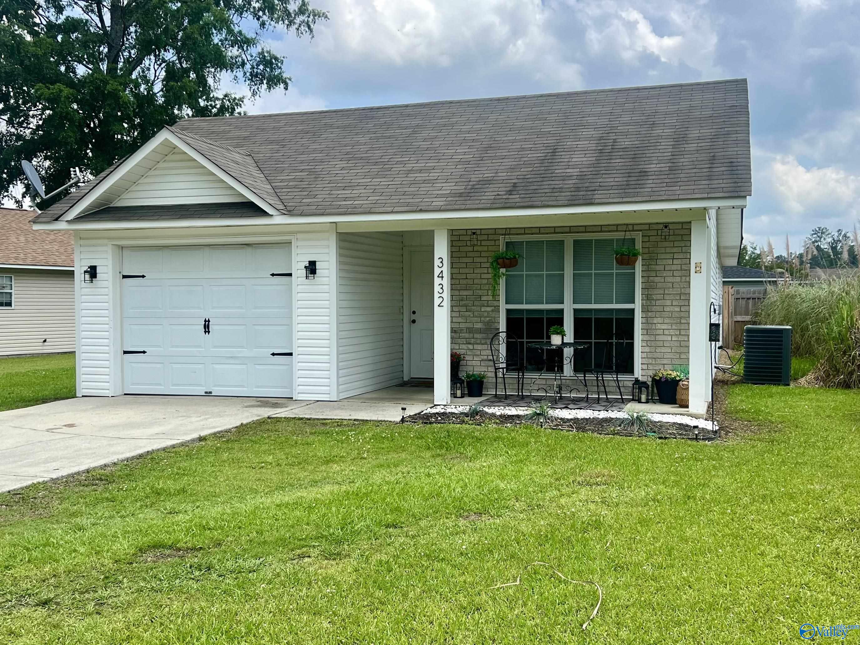 3432 Montrose Avenue