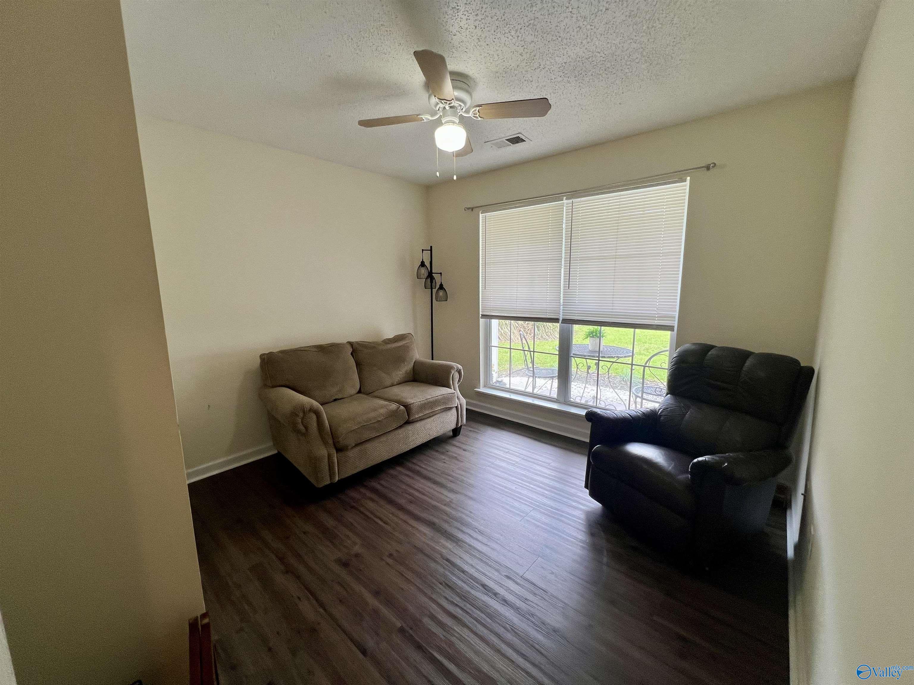 3432 Montrose Avenue