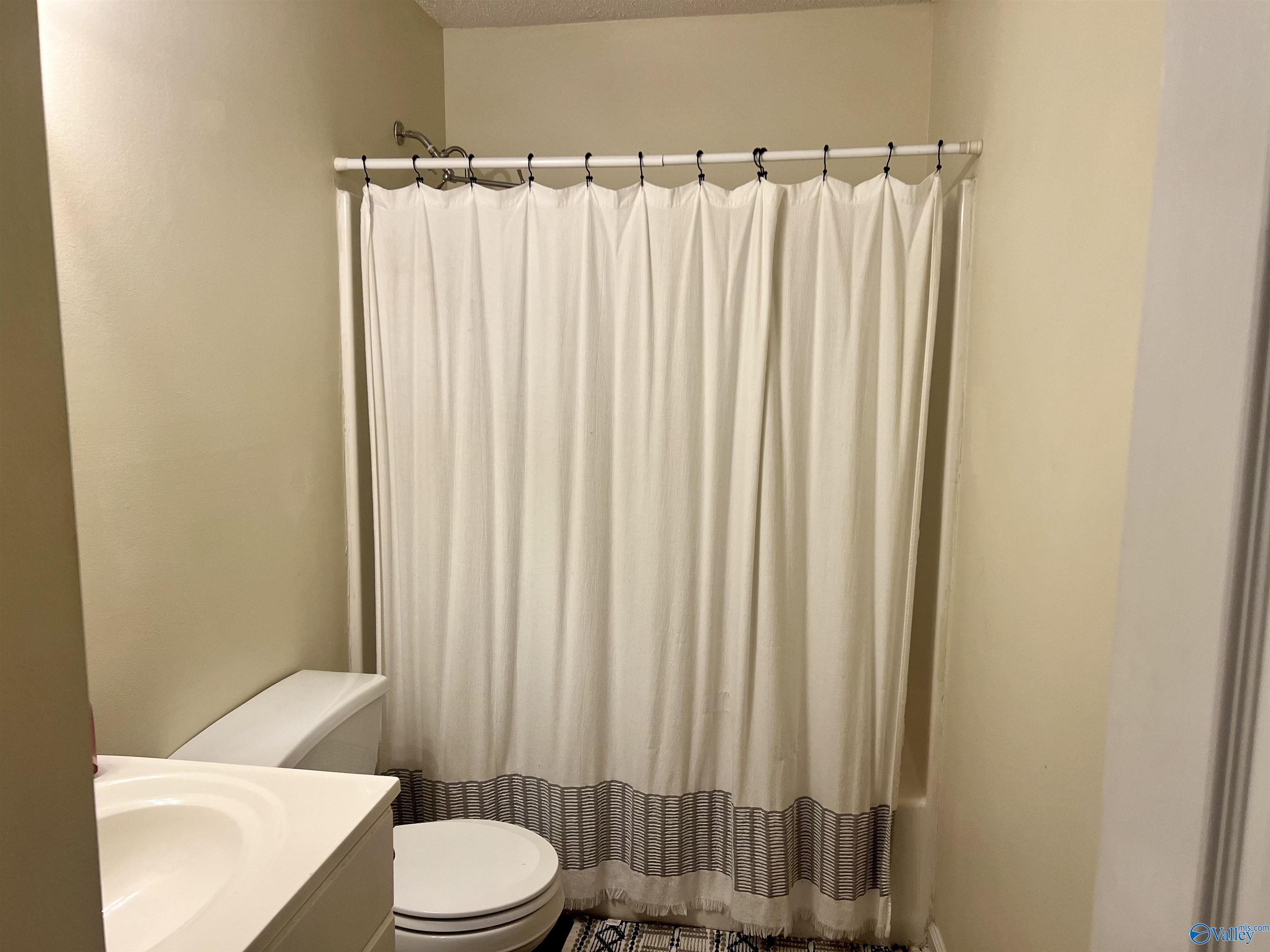 3432 Montrose Avenue