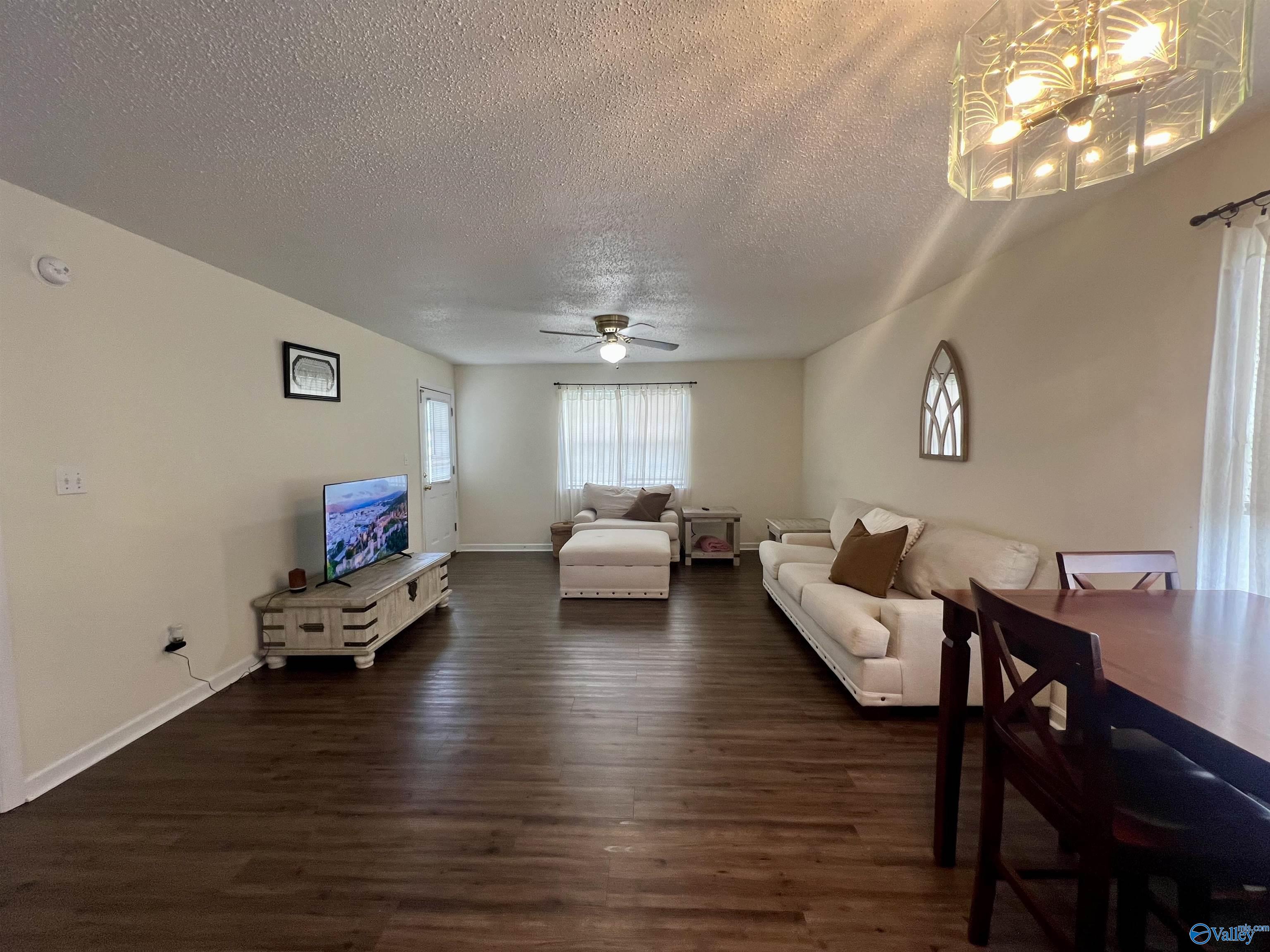 3432 Montrose Avenue