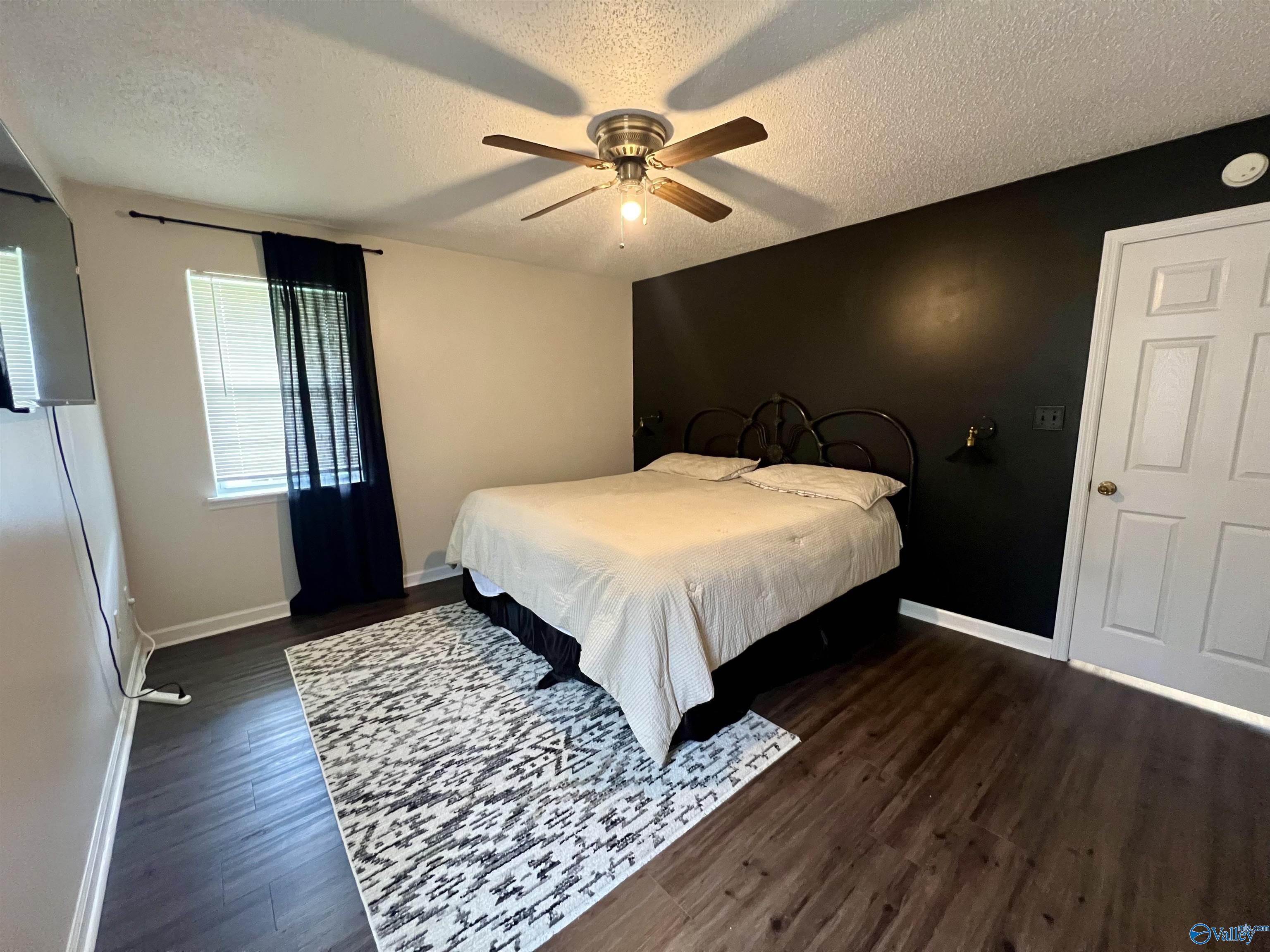 3432 Montrose Avenue