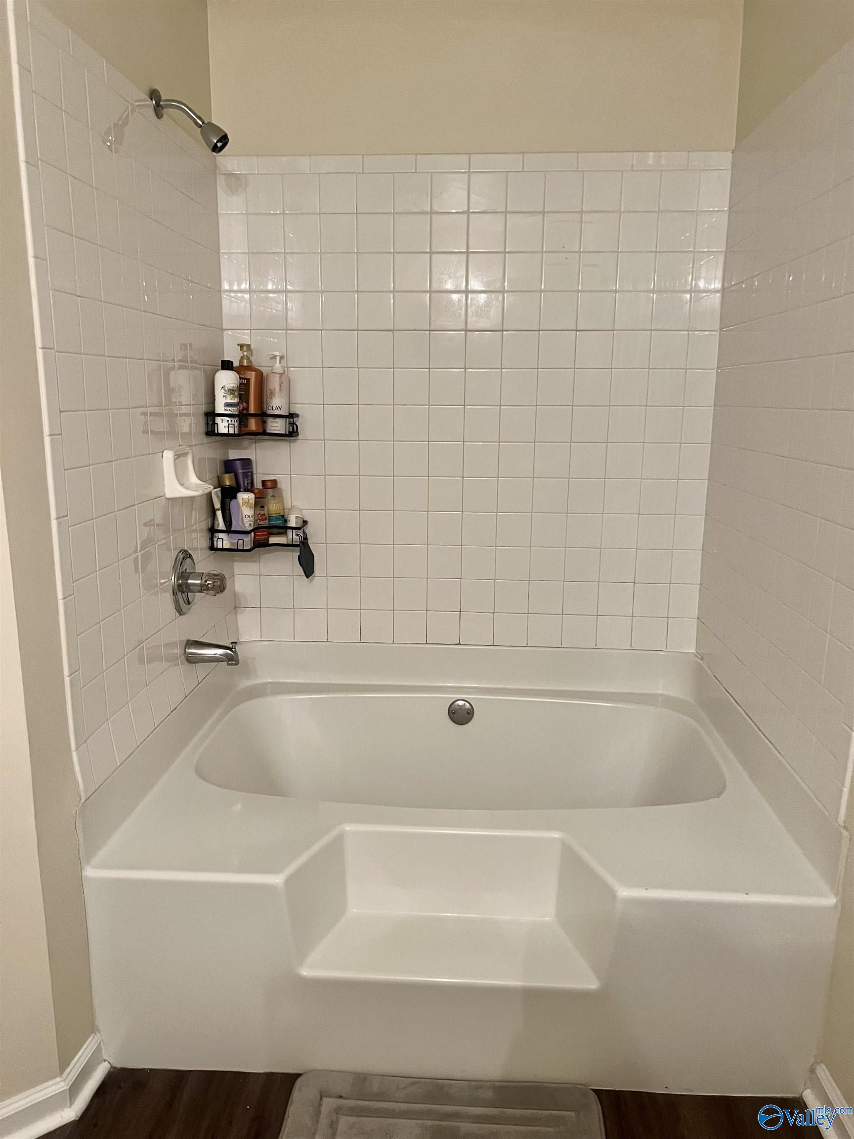 3432 Montrose Avenue