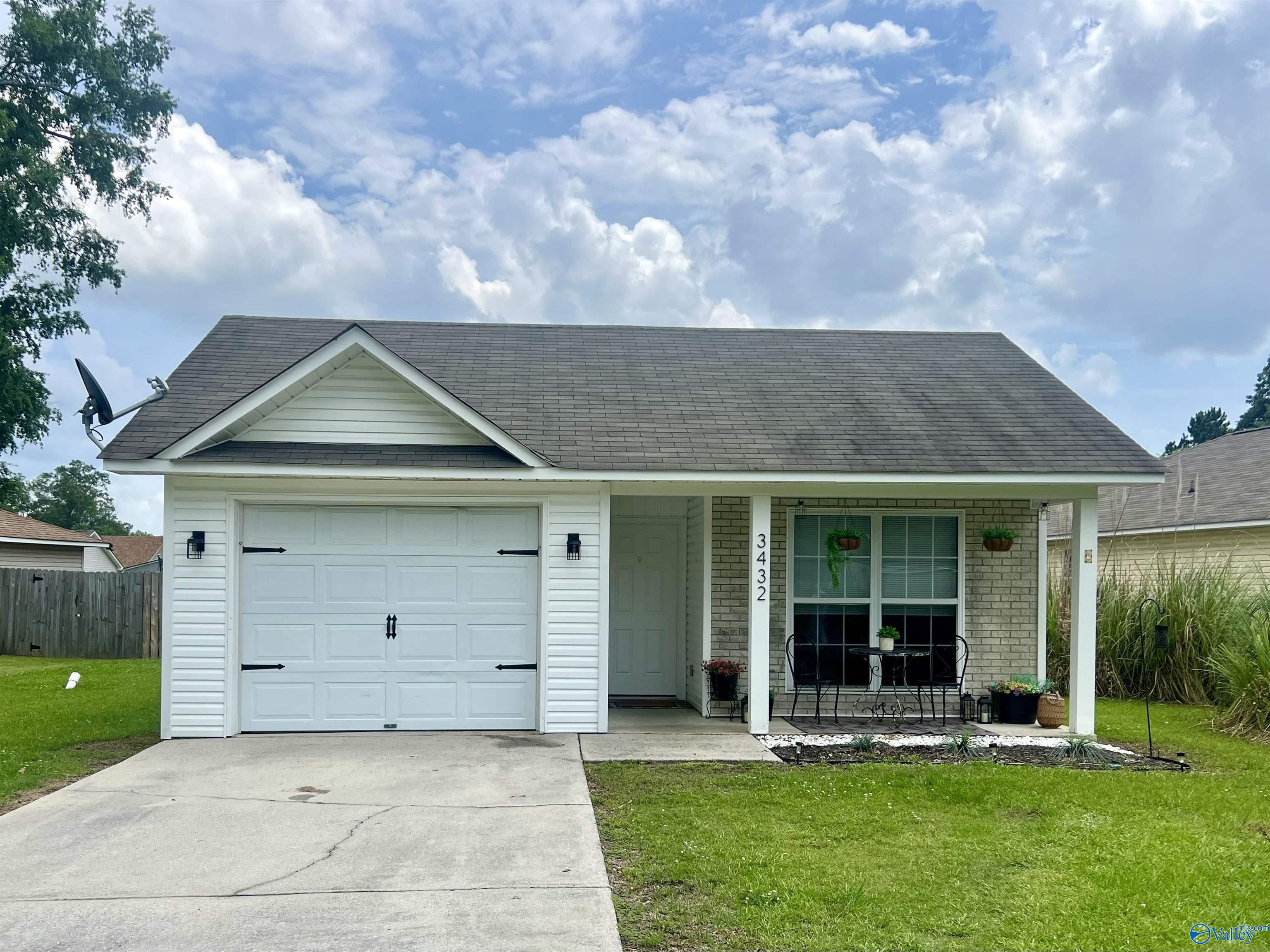 3432 Montrose Avenue