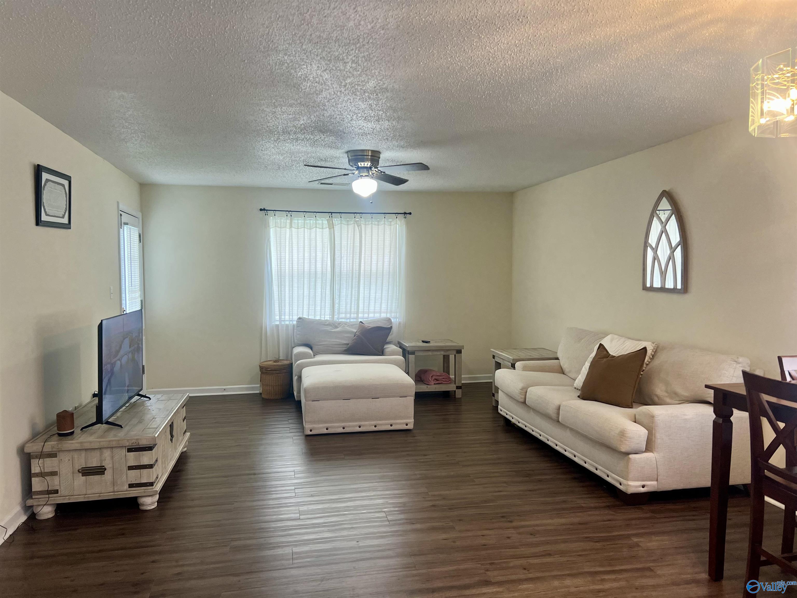 3432 Montrose Avenue