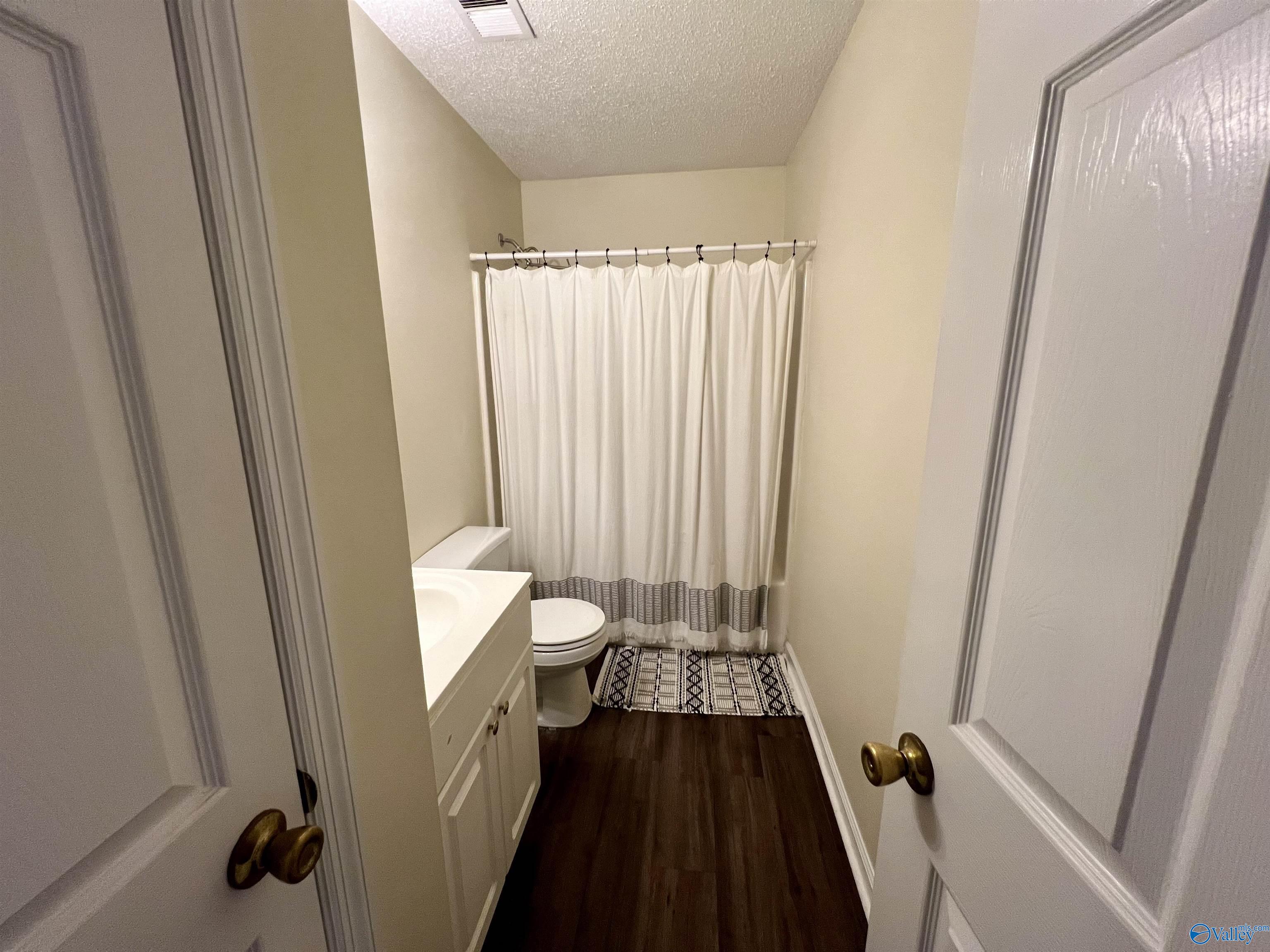 3432 Montrose Avenue