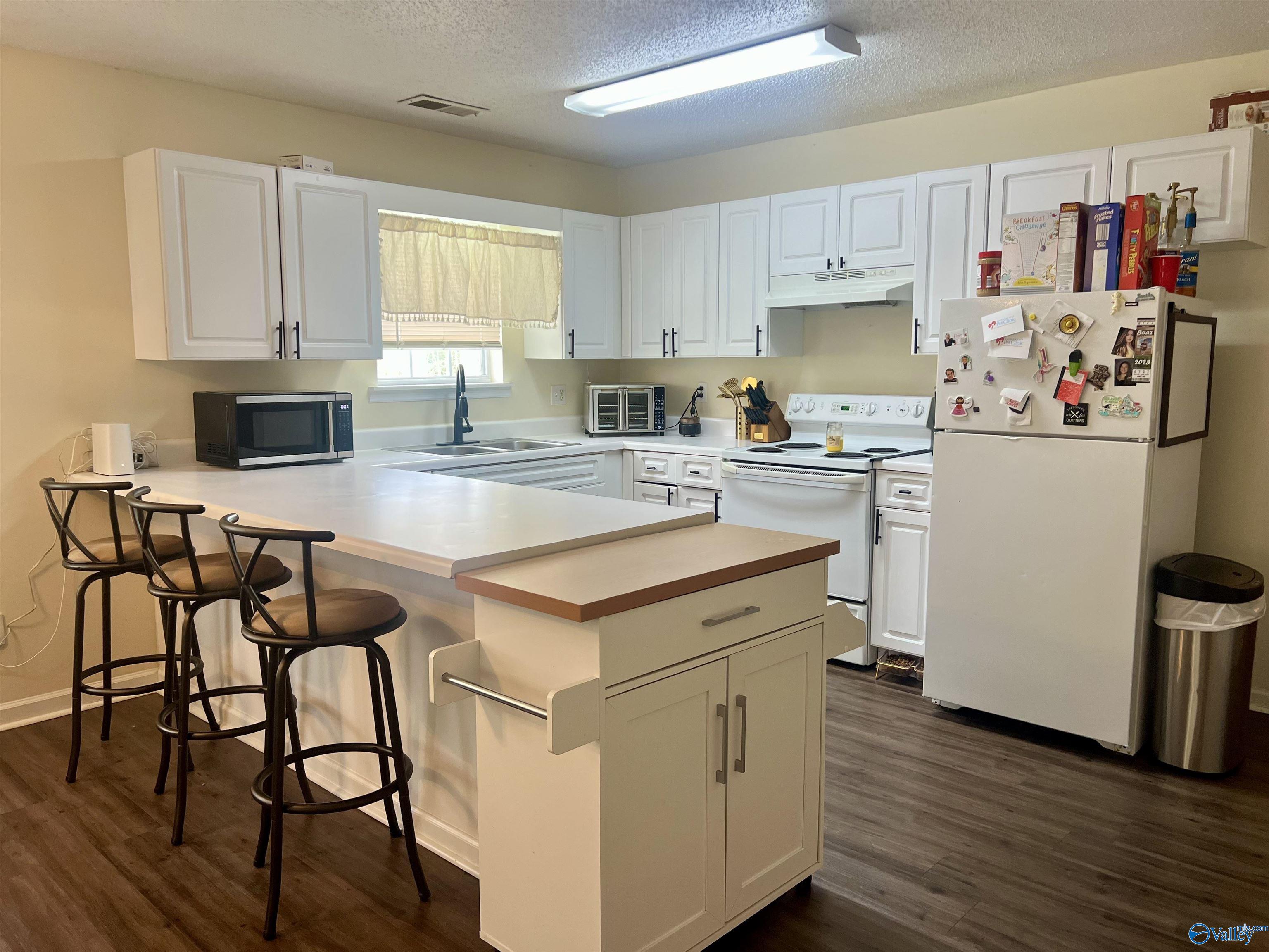 3432 Montrose Avenue