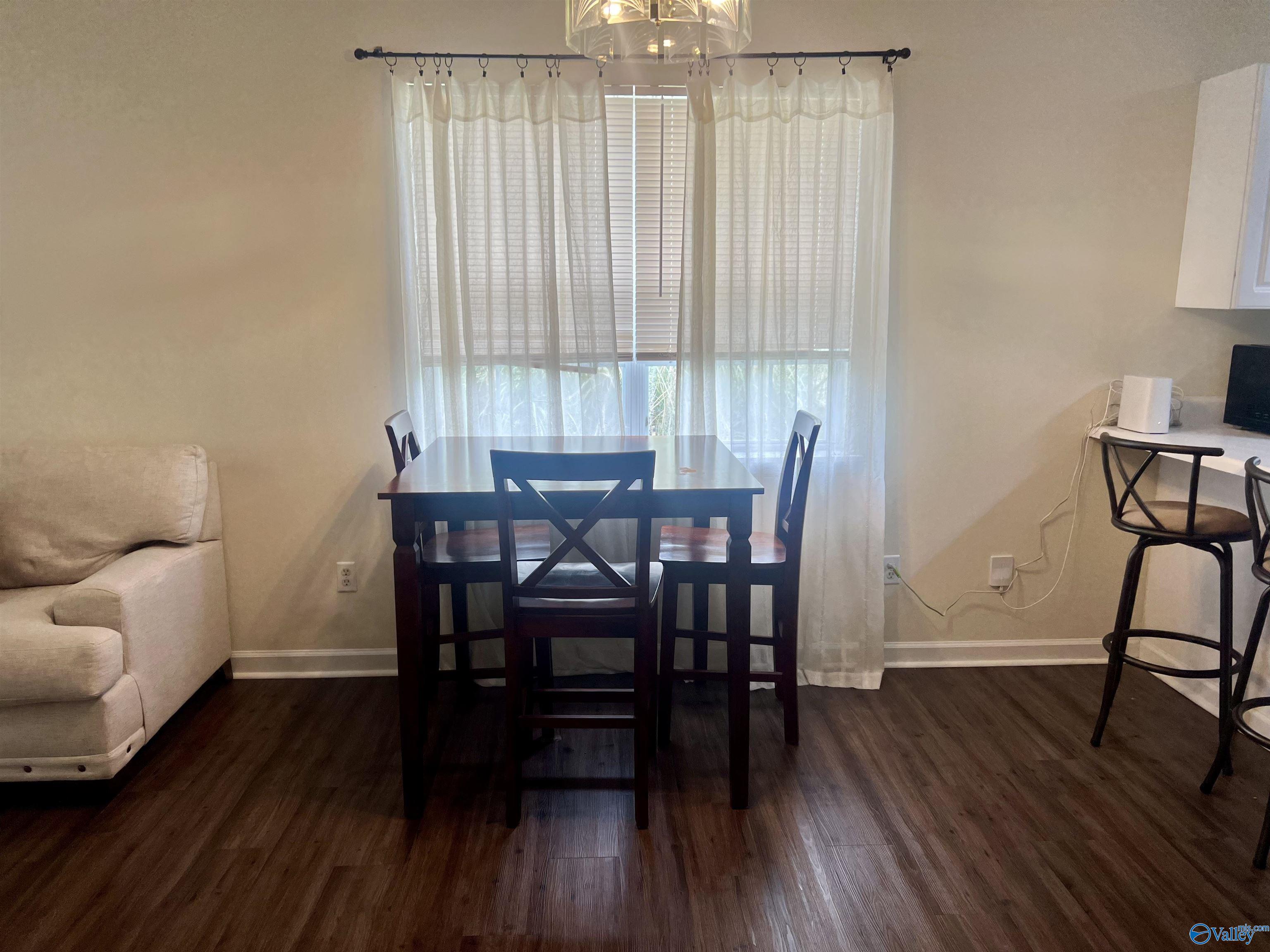 3432 Montrose Avenue