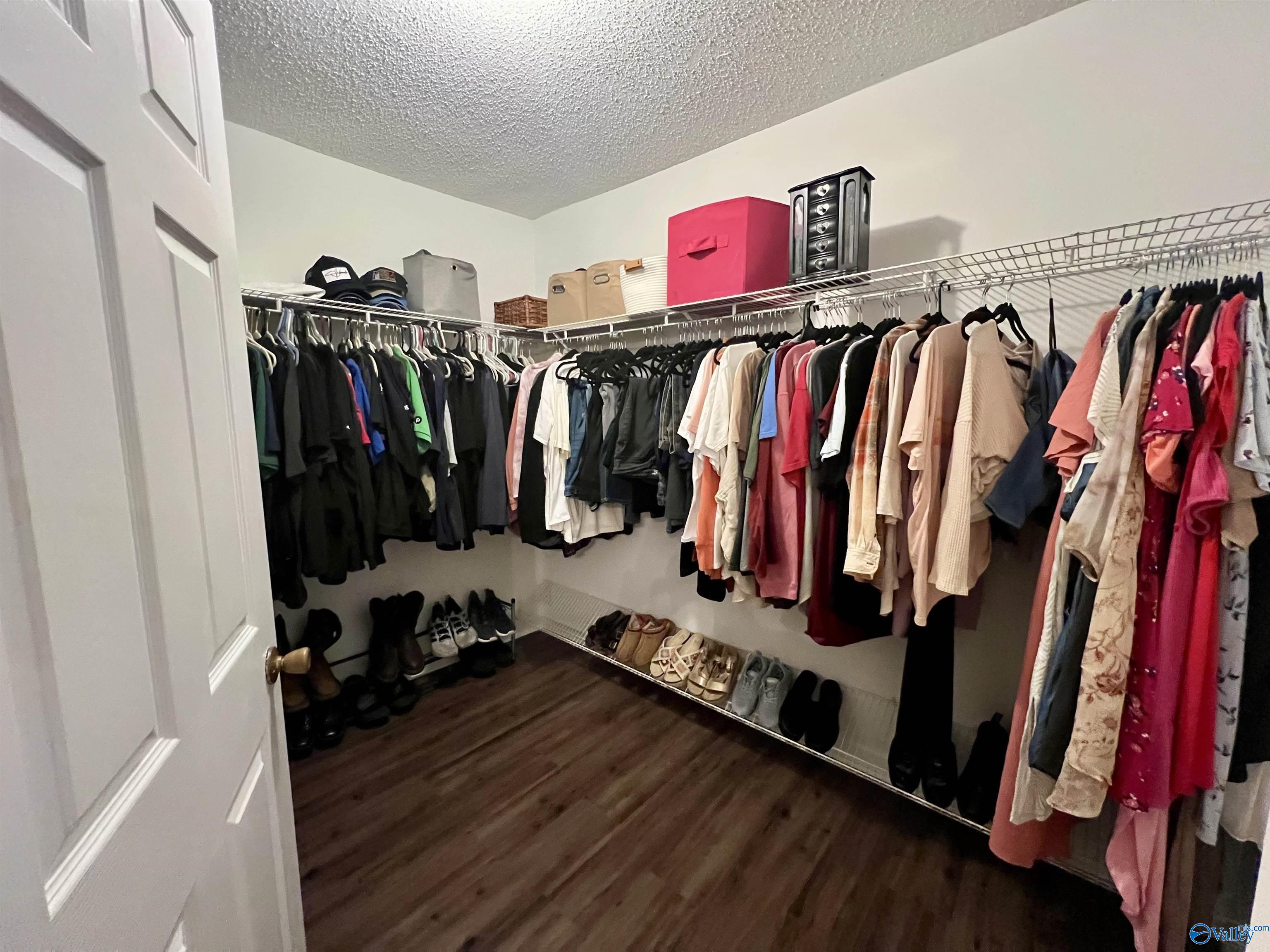 3432 Montrose Avenue