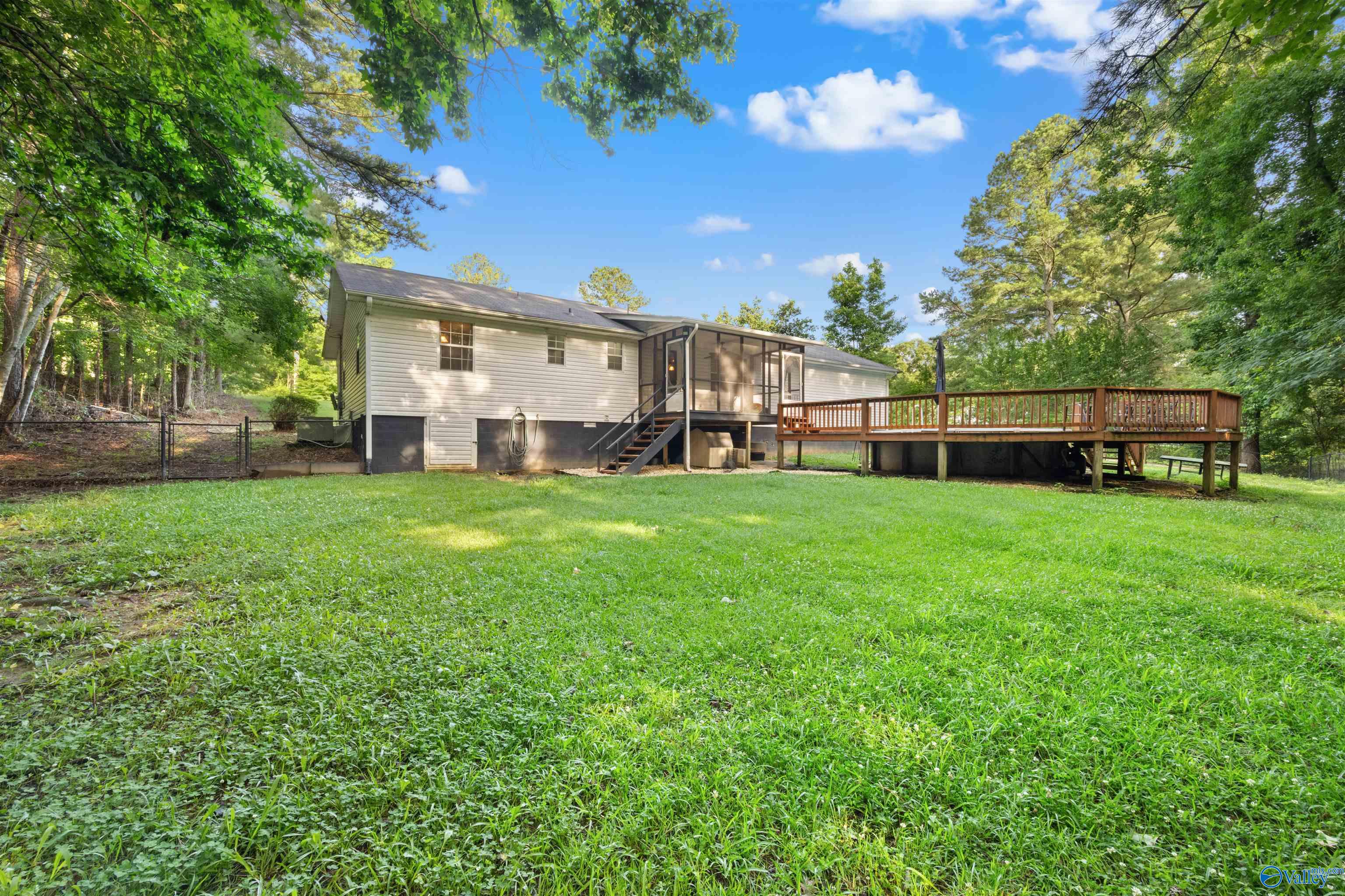 1990 Meadowood Drive