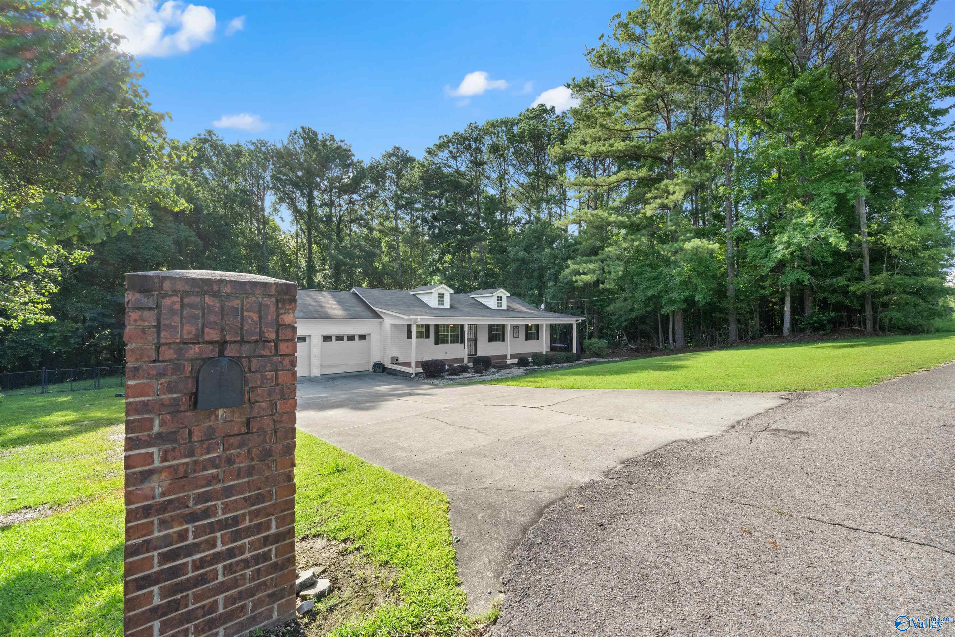 1990 Meadowood Drive
