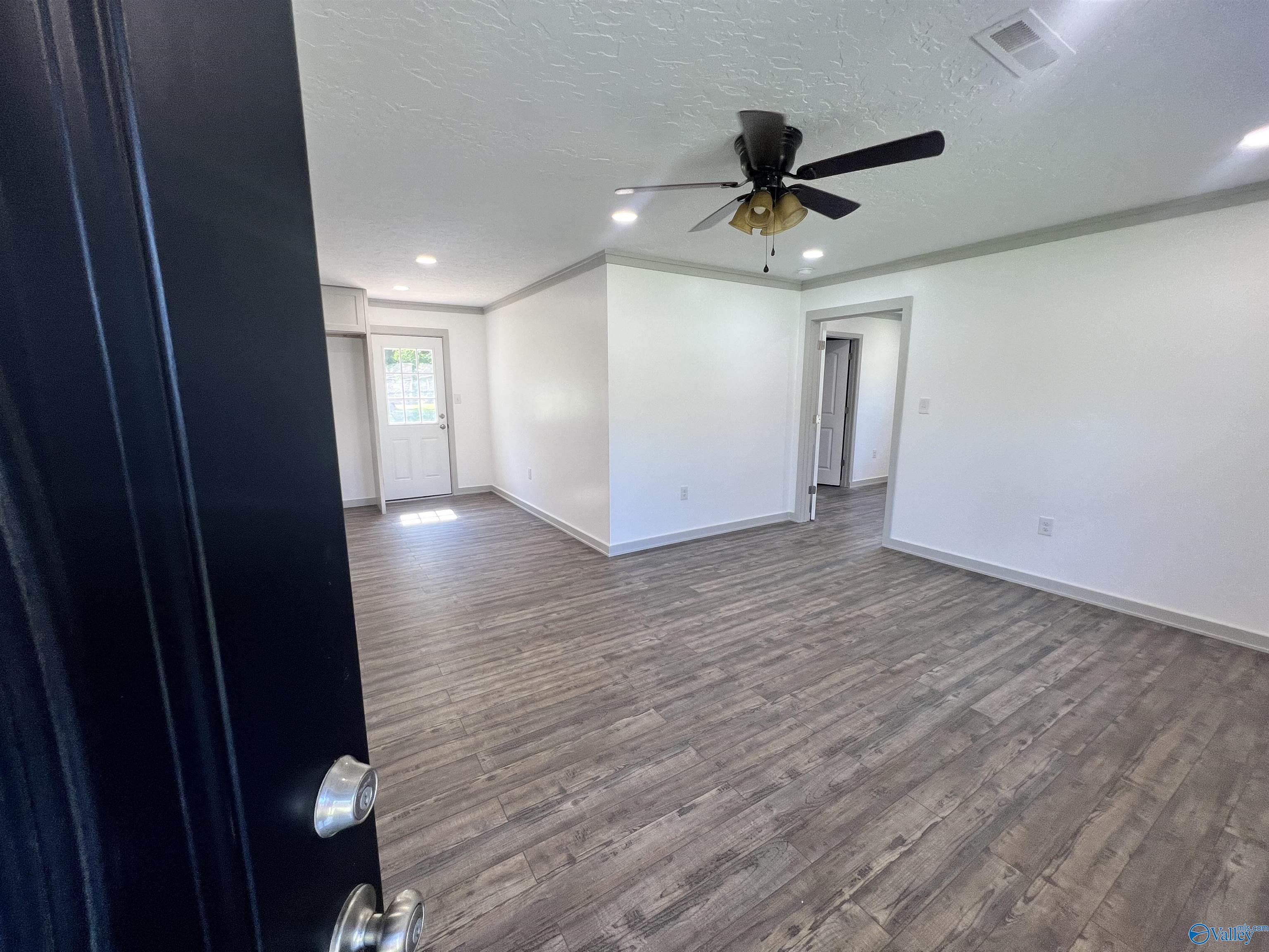 4102 Wright Cir