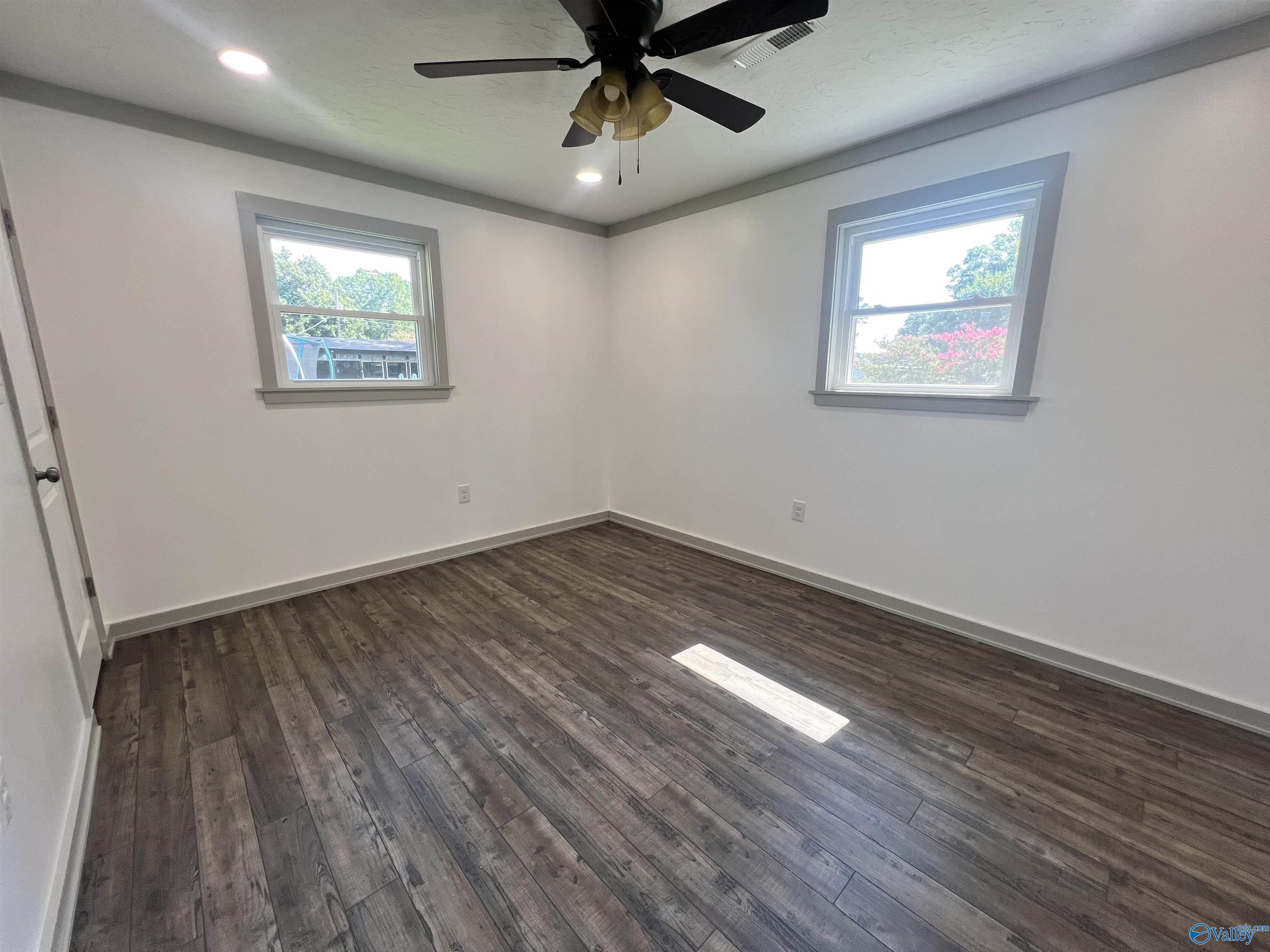 4102 Wright Cir