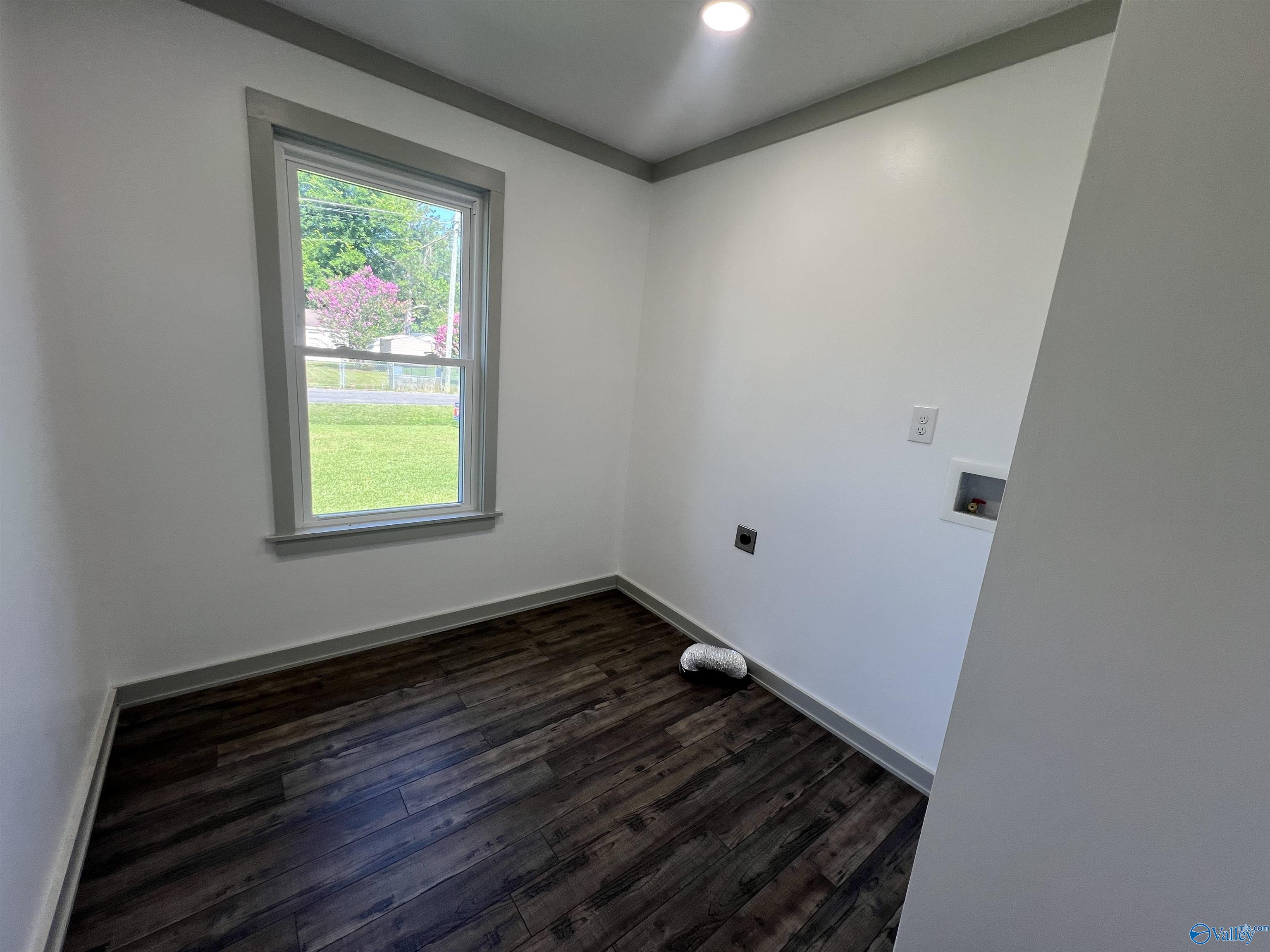 4102 Wright Cir