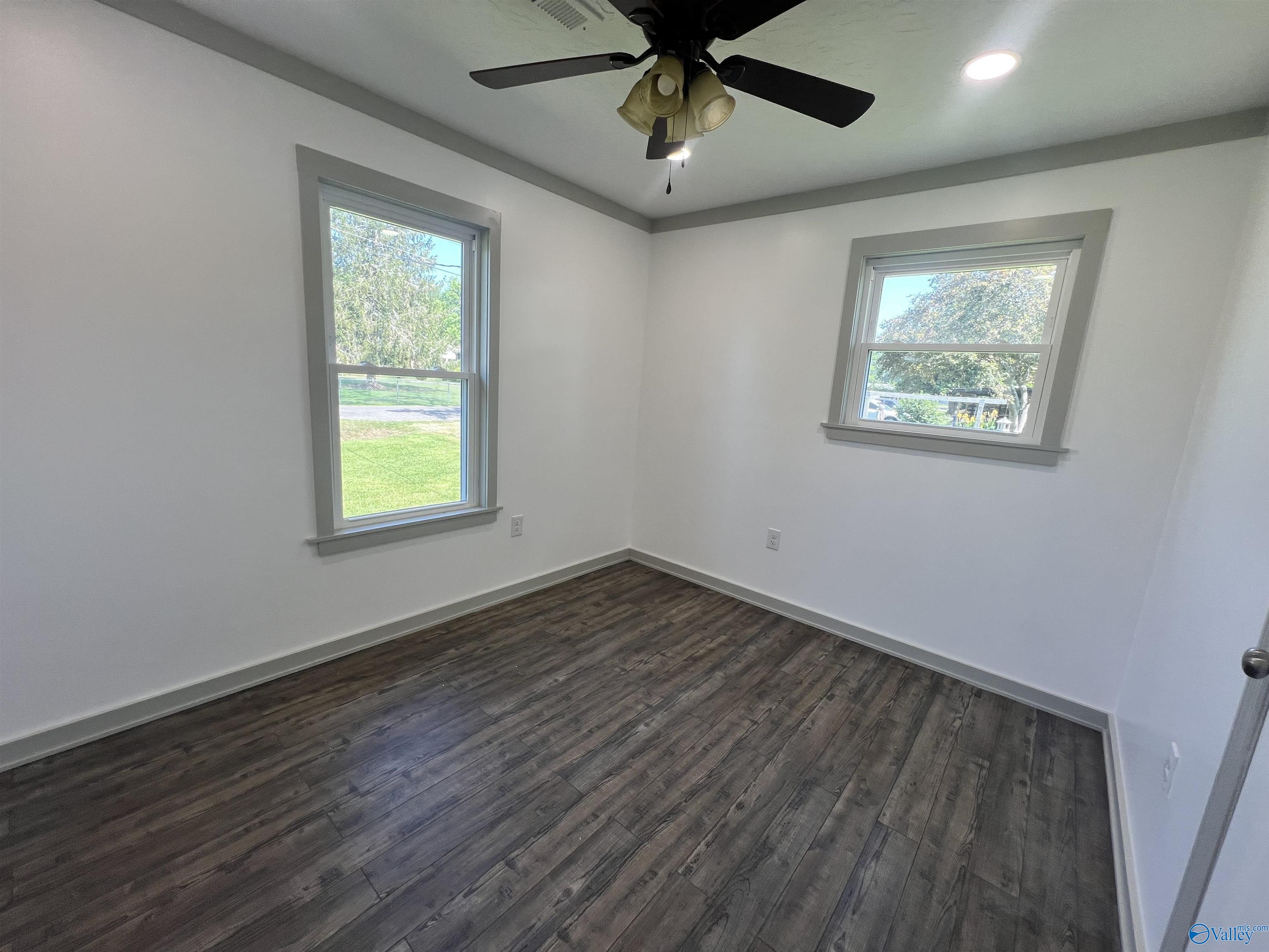 4102 Wright Cir