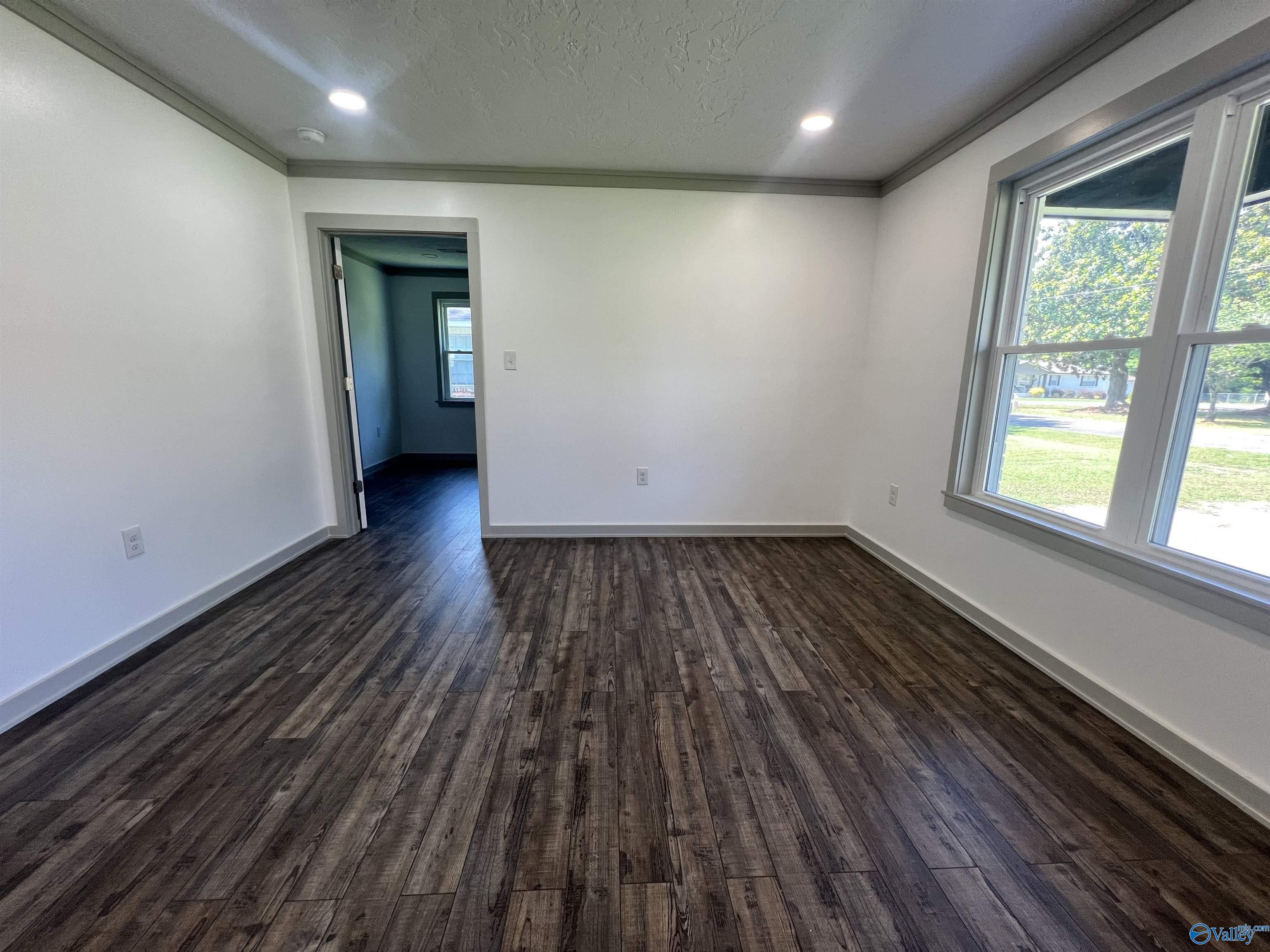 4102 Wright Cir