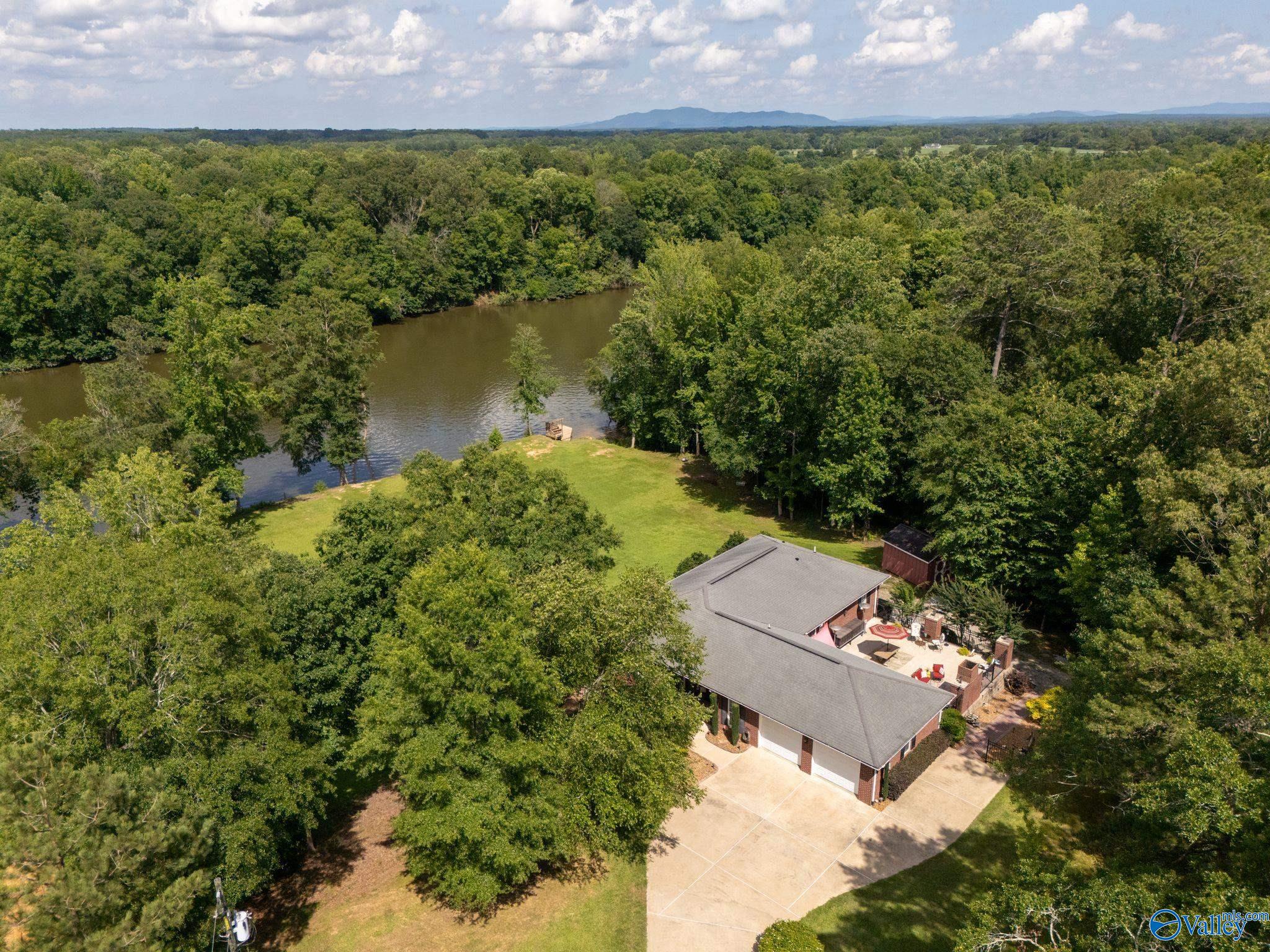 556 Hardie Lane
