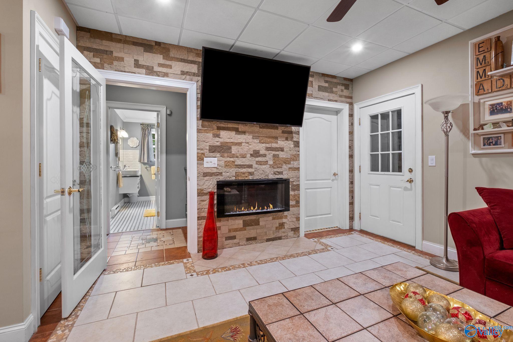 556 Hardie Lane