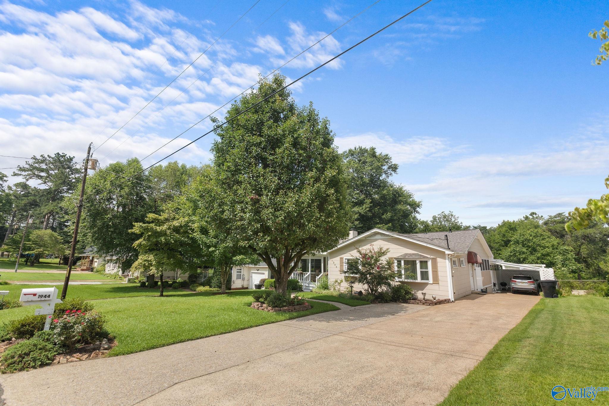1944 Lookout Circle