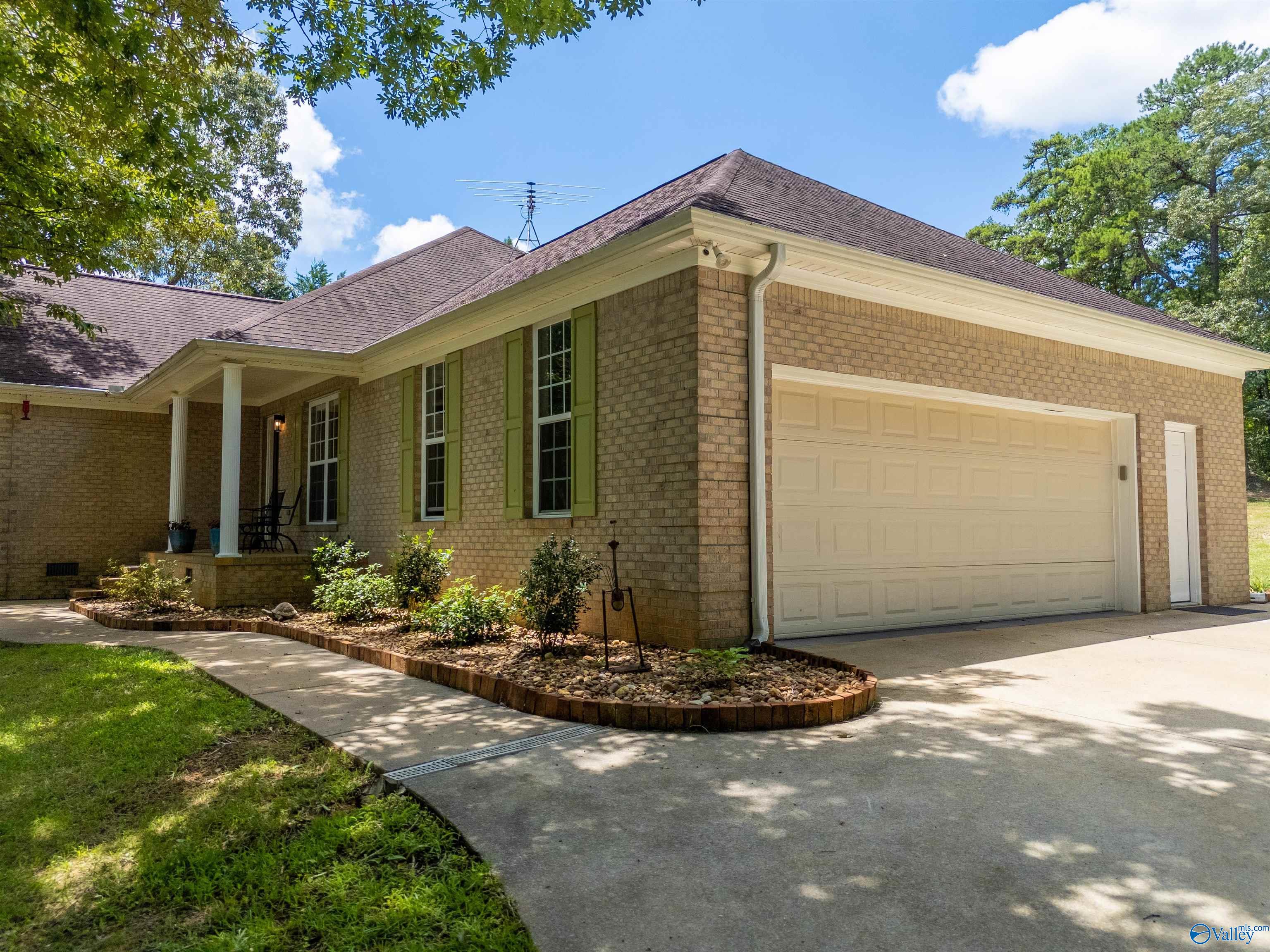 1115 Edgar Road