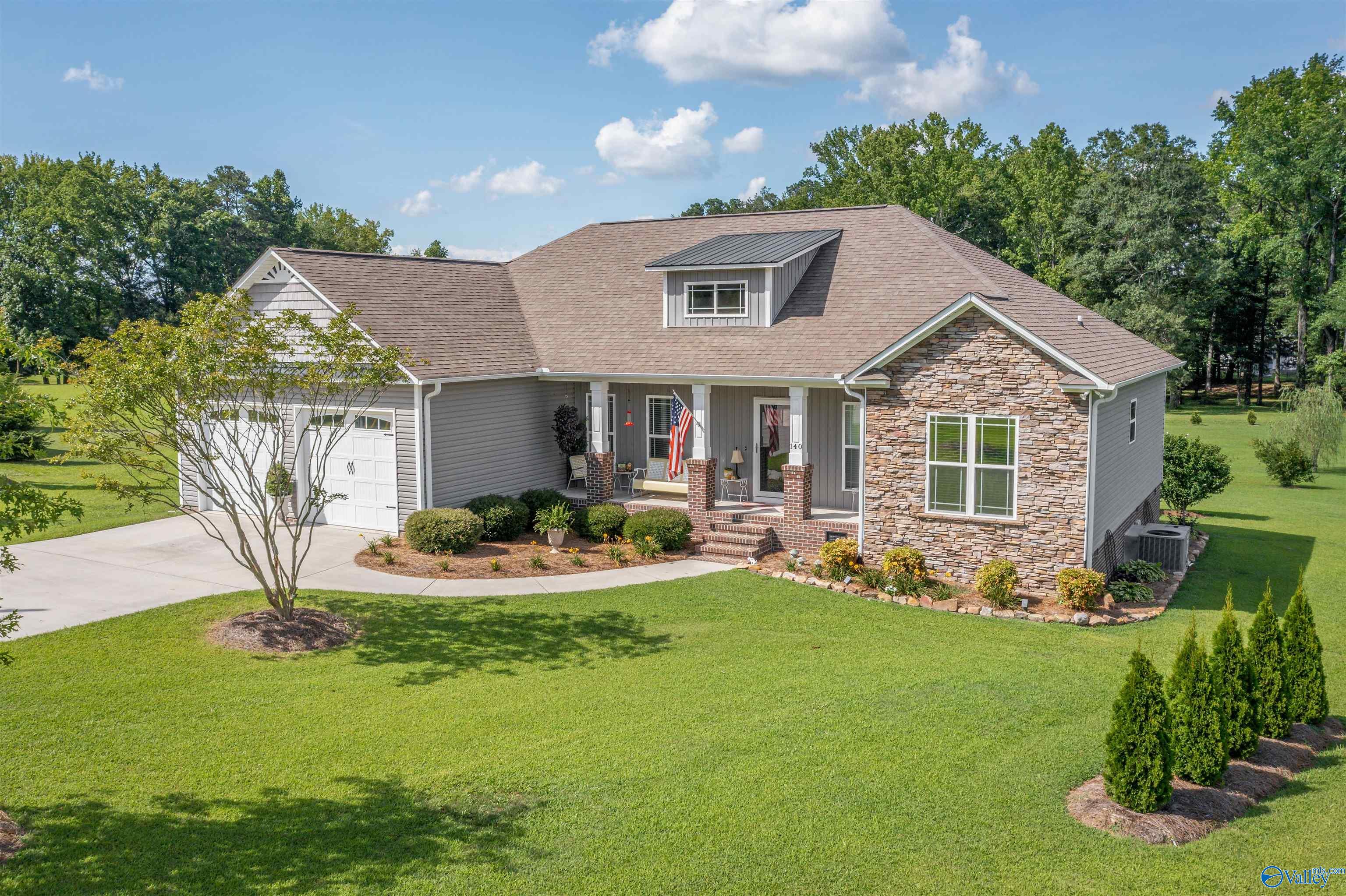 140 Gaines Loop W