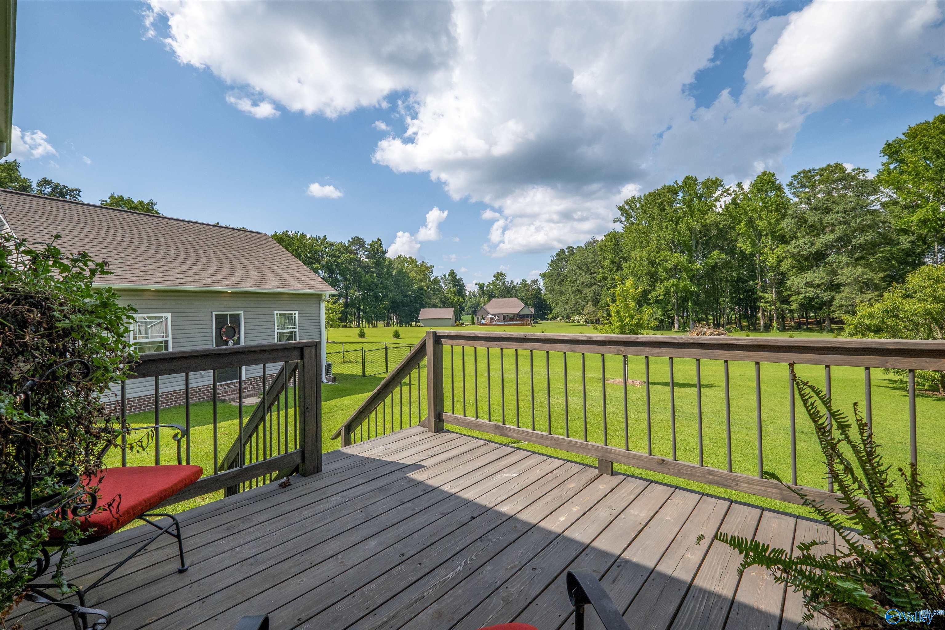 140 Gaines Loop W