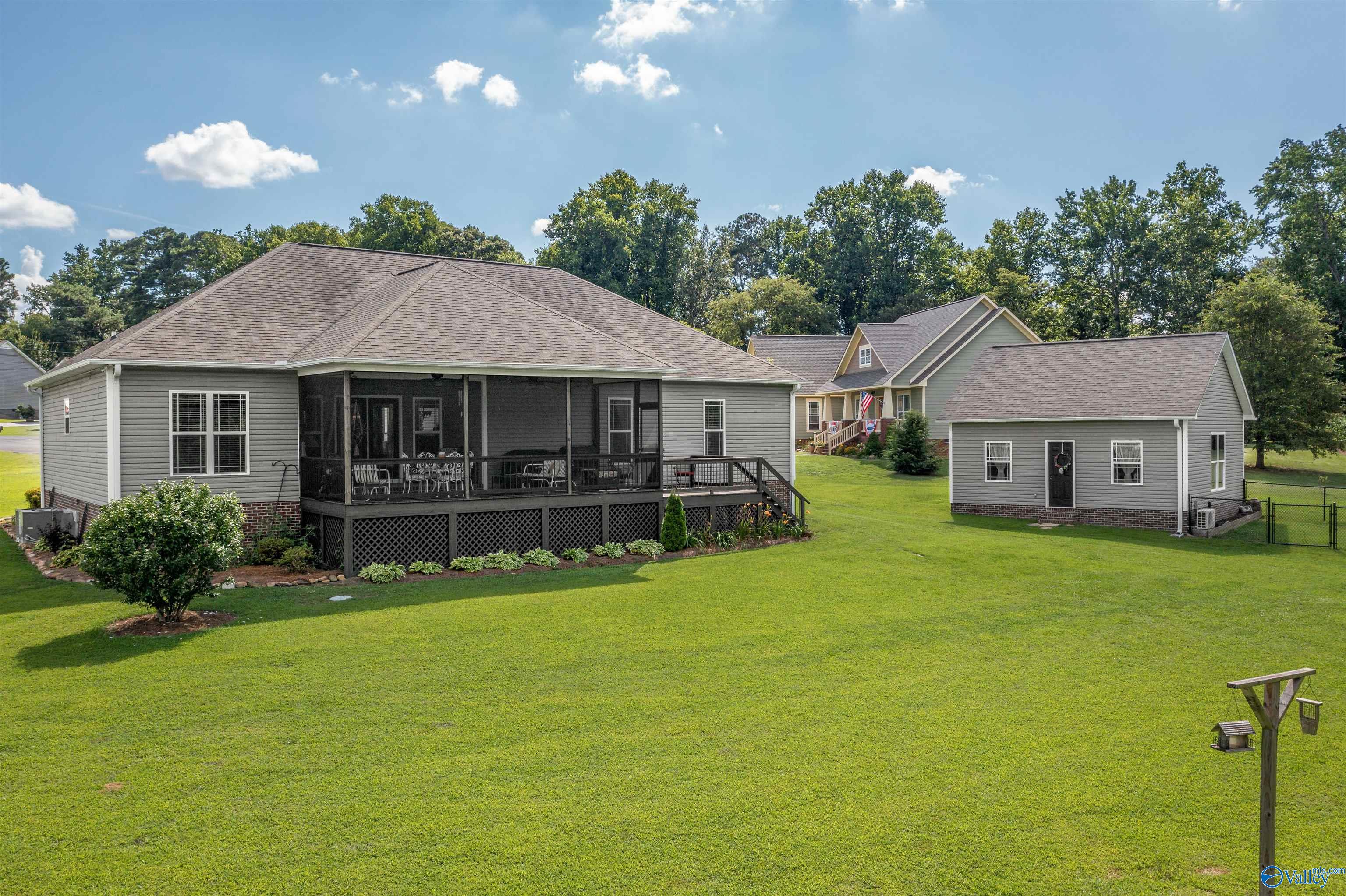 140 Gaines Loop W