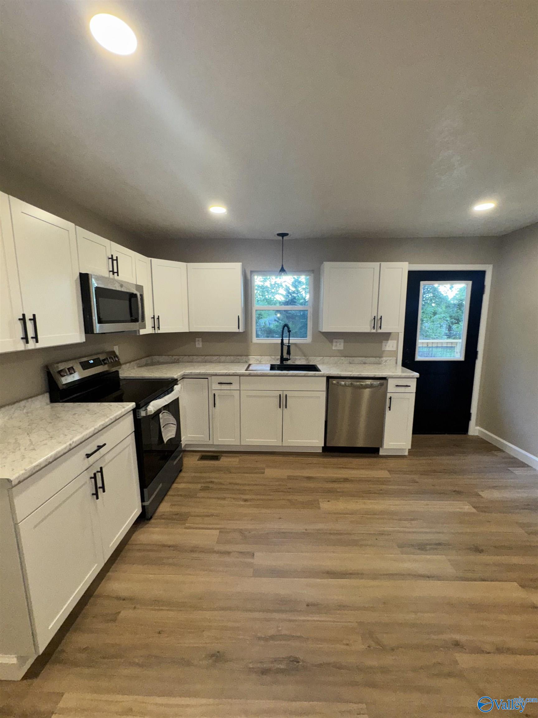 405 Stewart Avenue SE