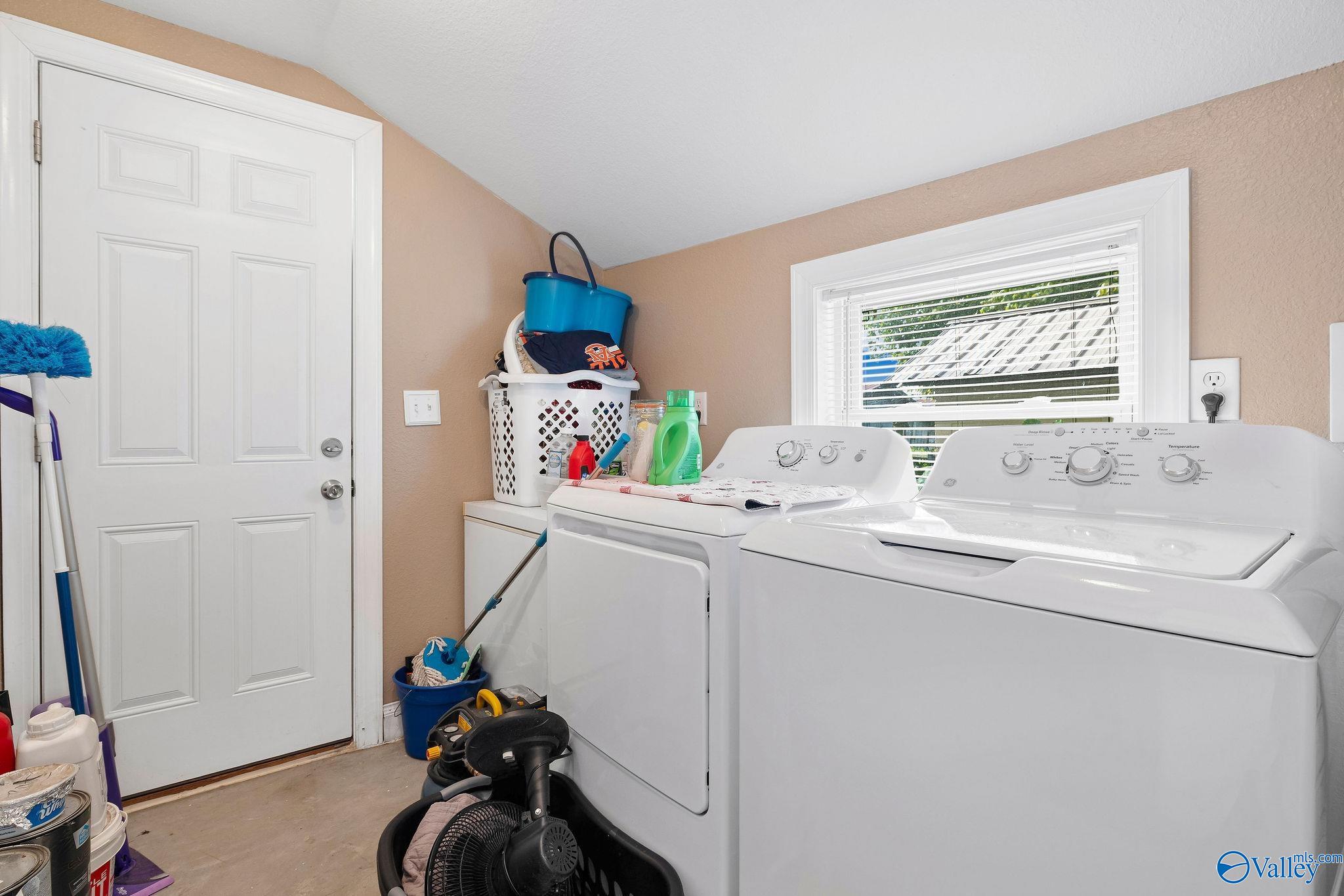 6829 Highpoint Road, Albertville