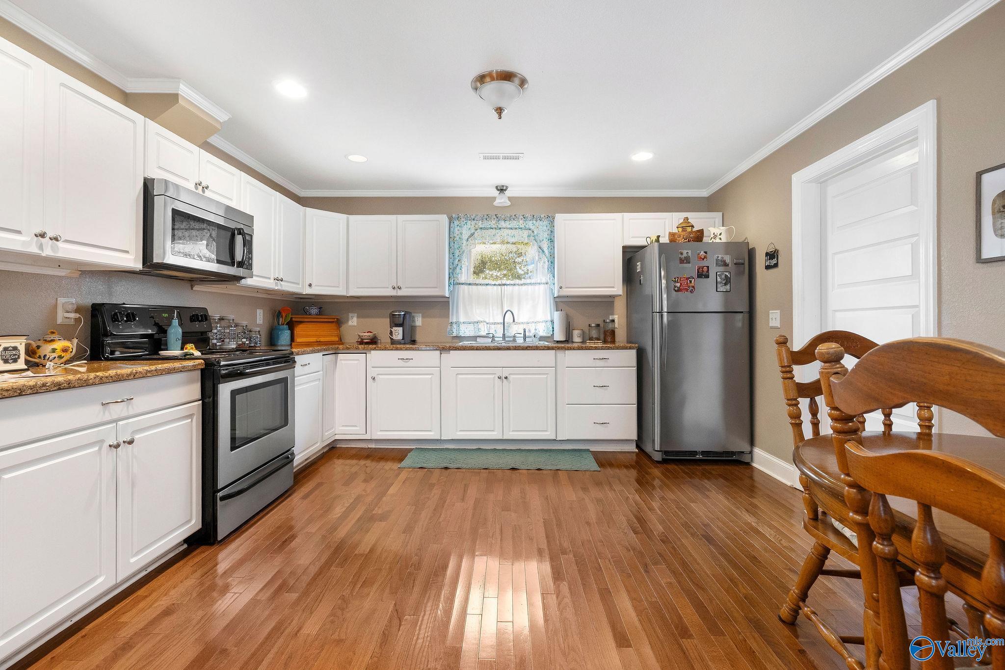 6829 Highpoint Road, Albertville