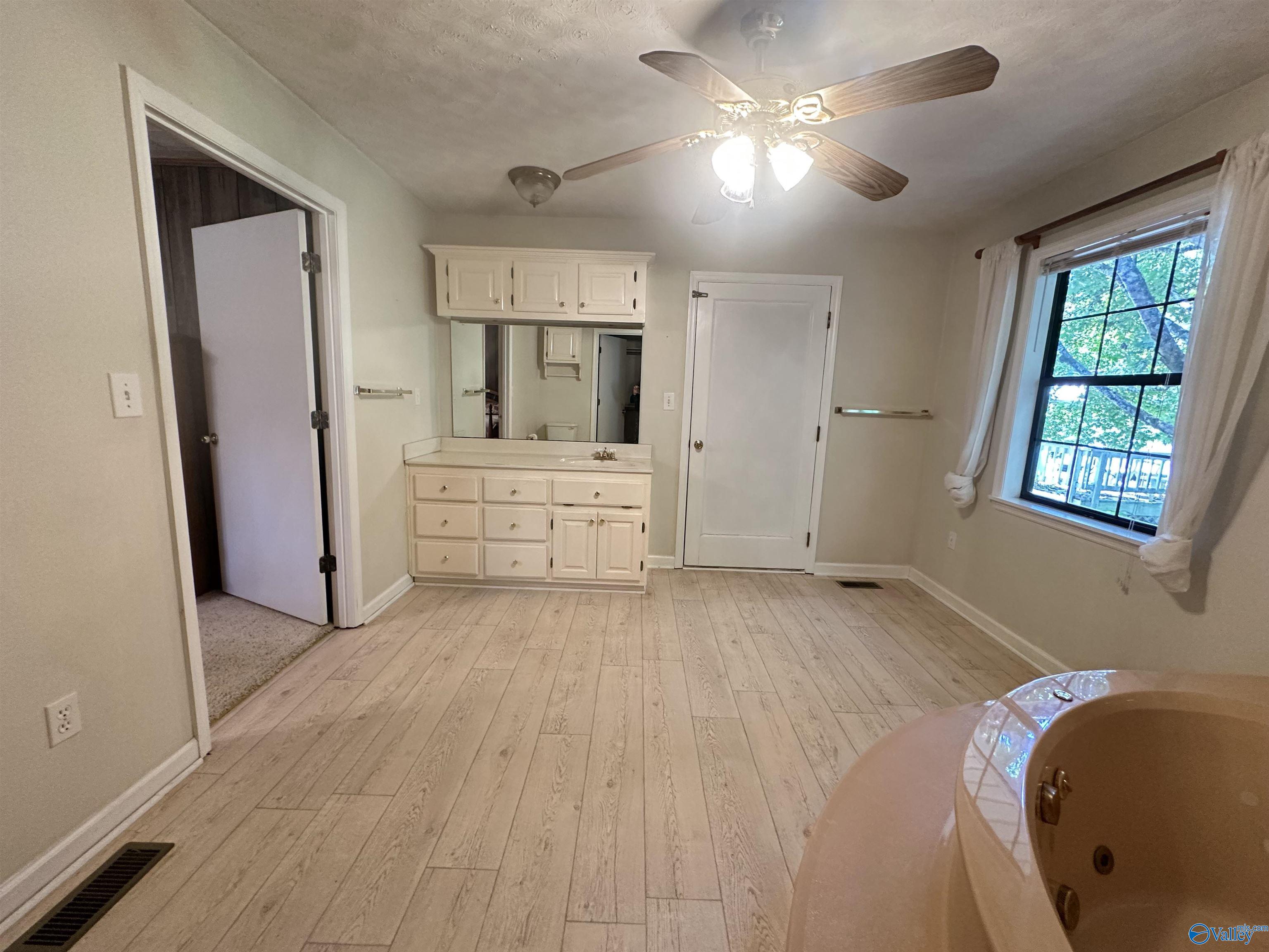 170 Satterfield Lane N