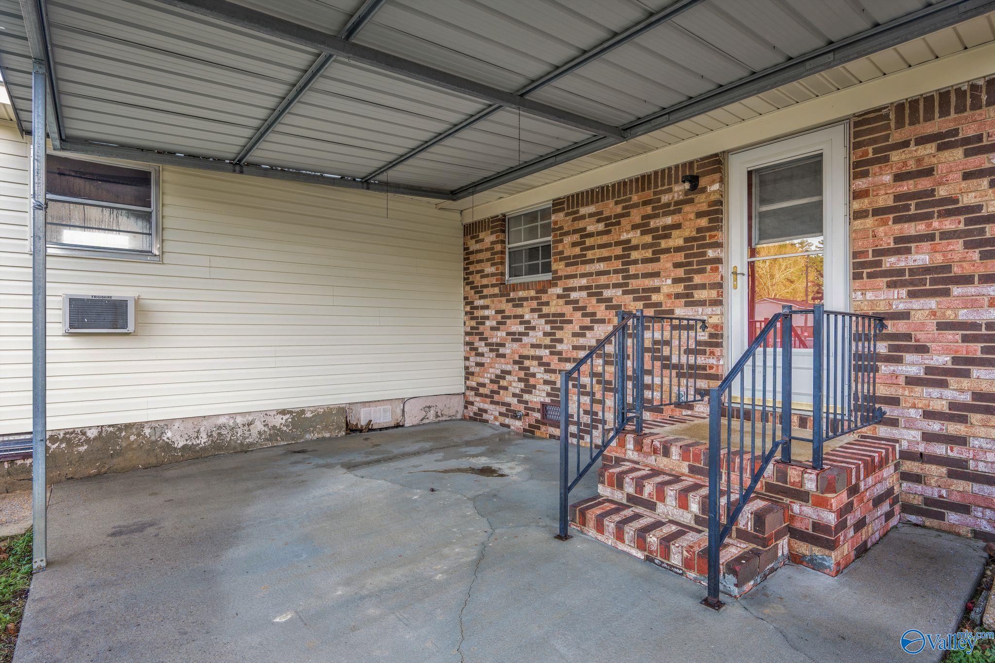 201 Roberts Avenue