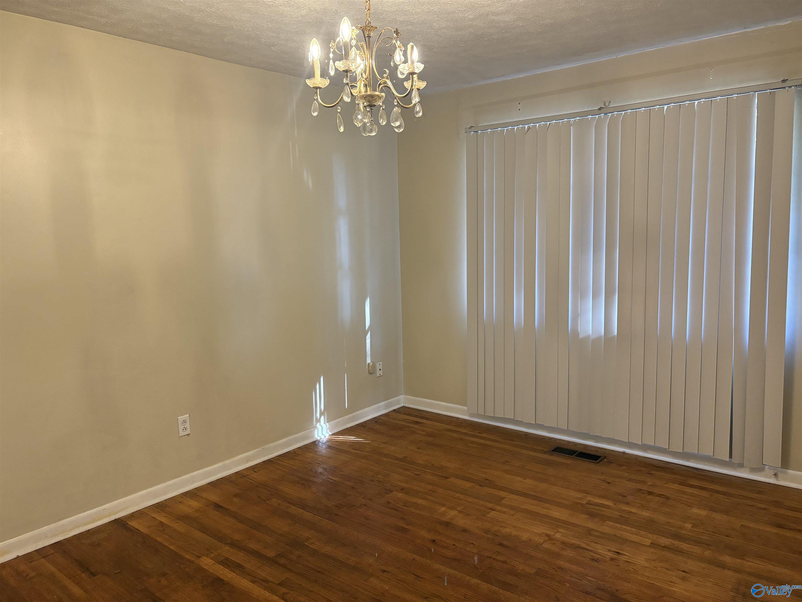 917 E Tomahawk Trail