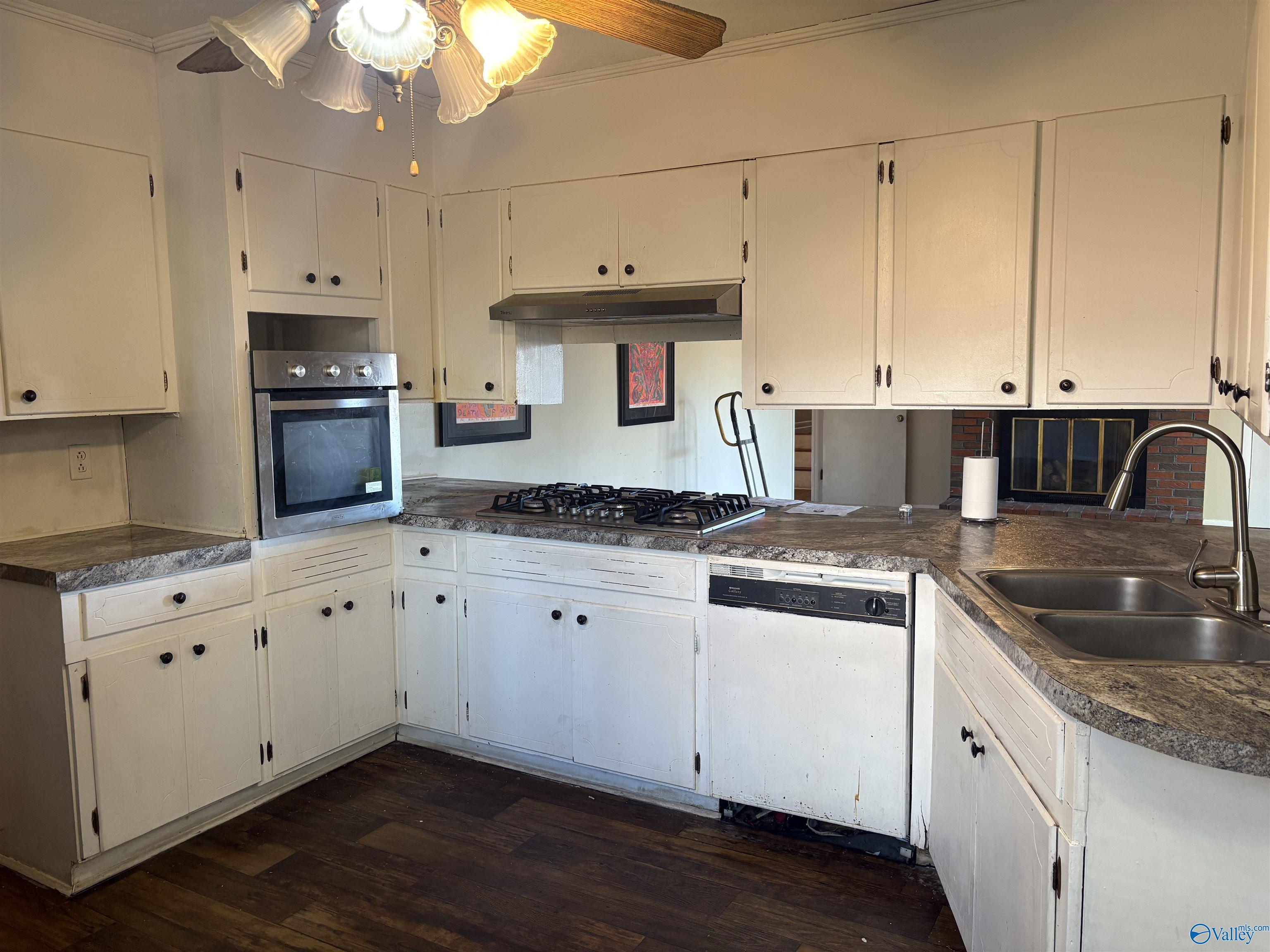 917 E Tomahawk Trail