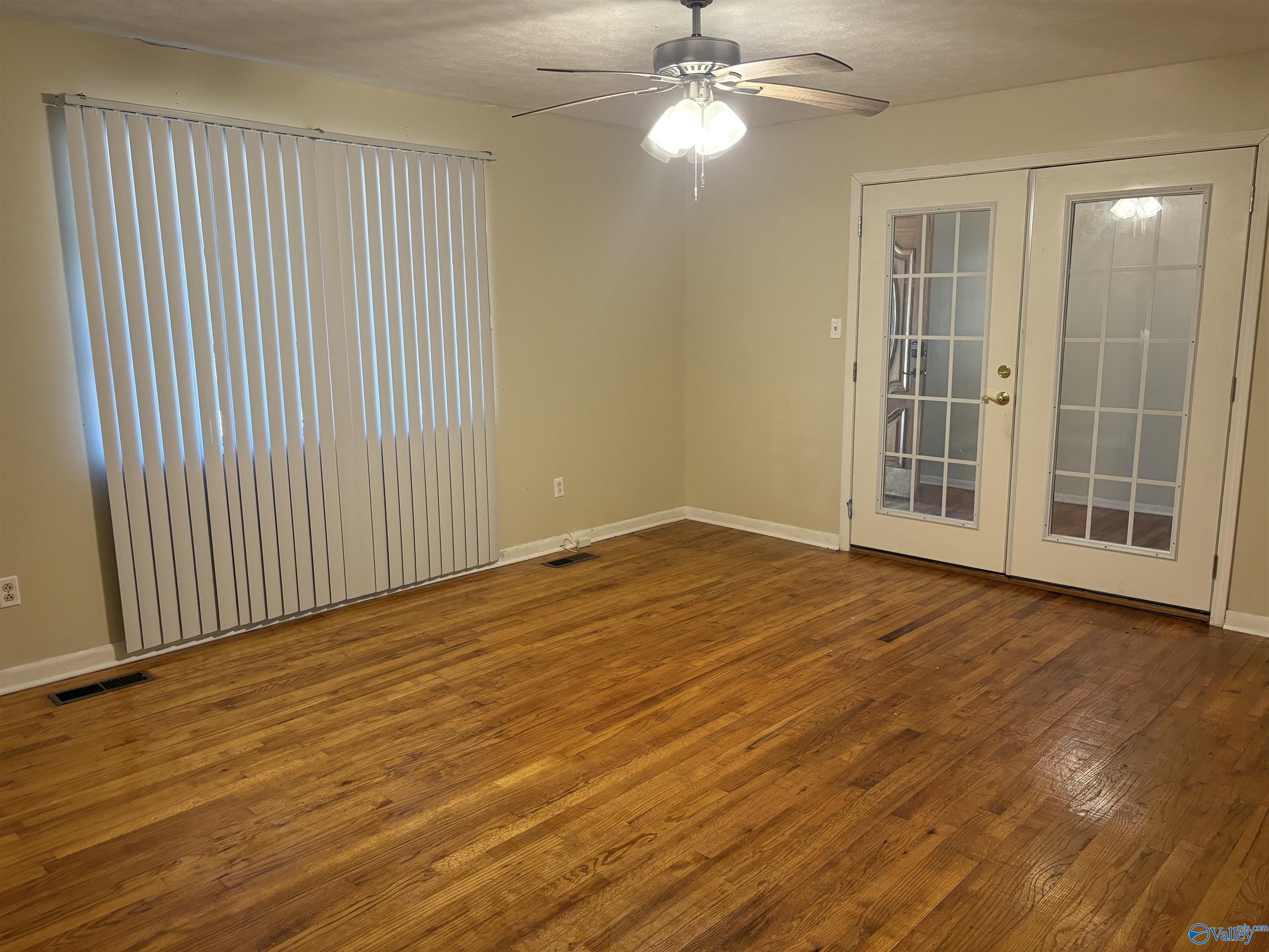 917 E Tomahawk Trail