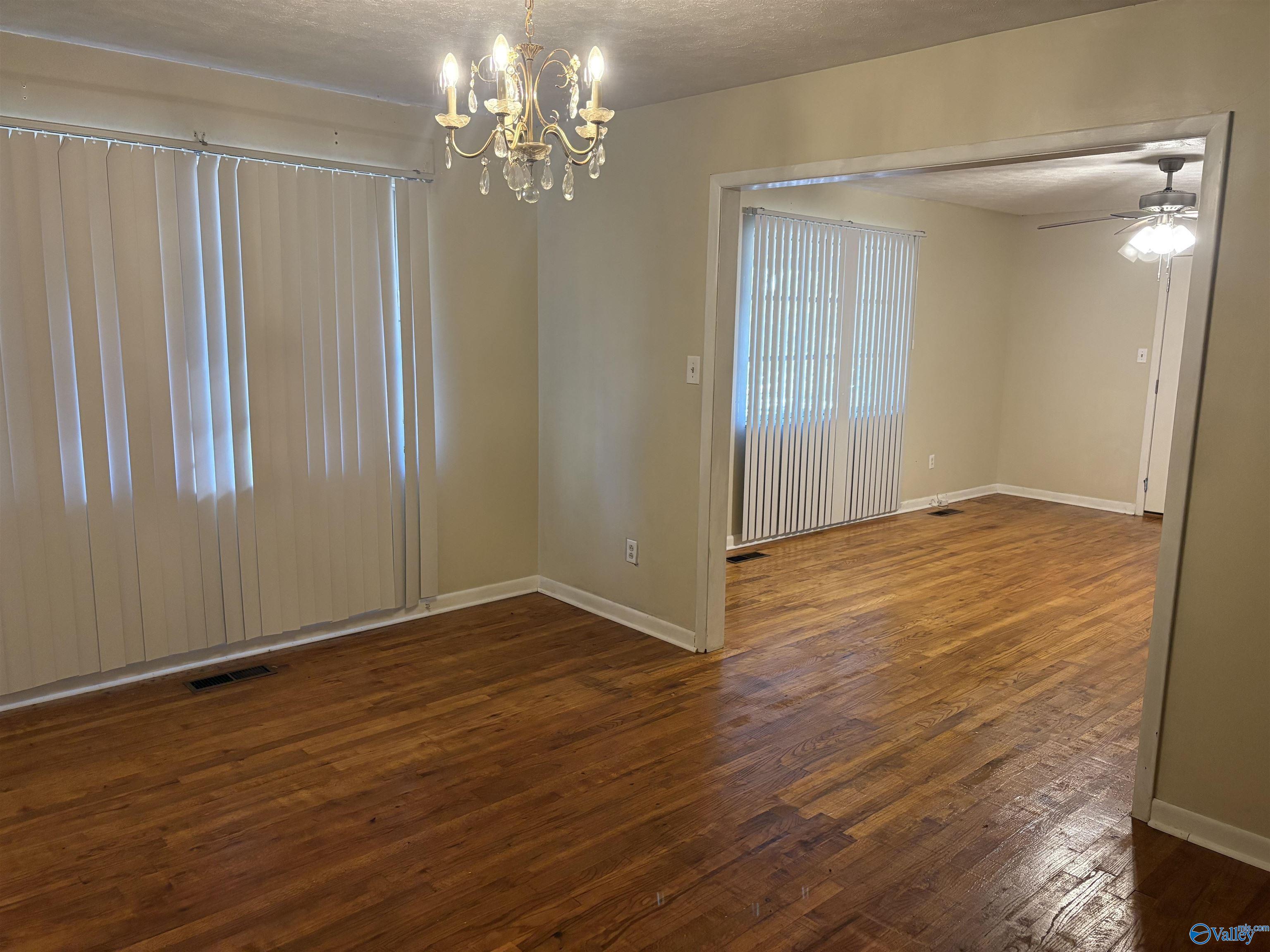 917 E Tomahawk Trail