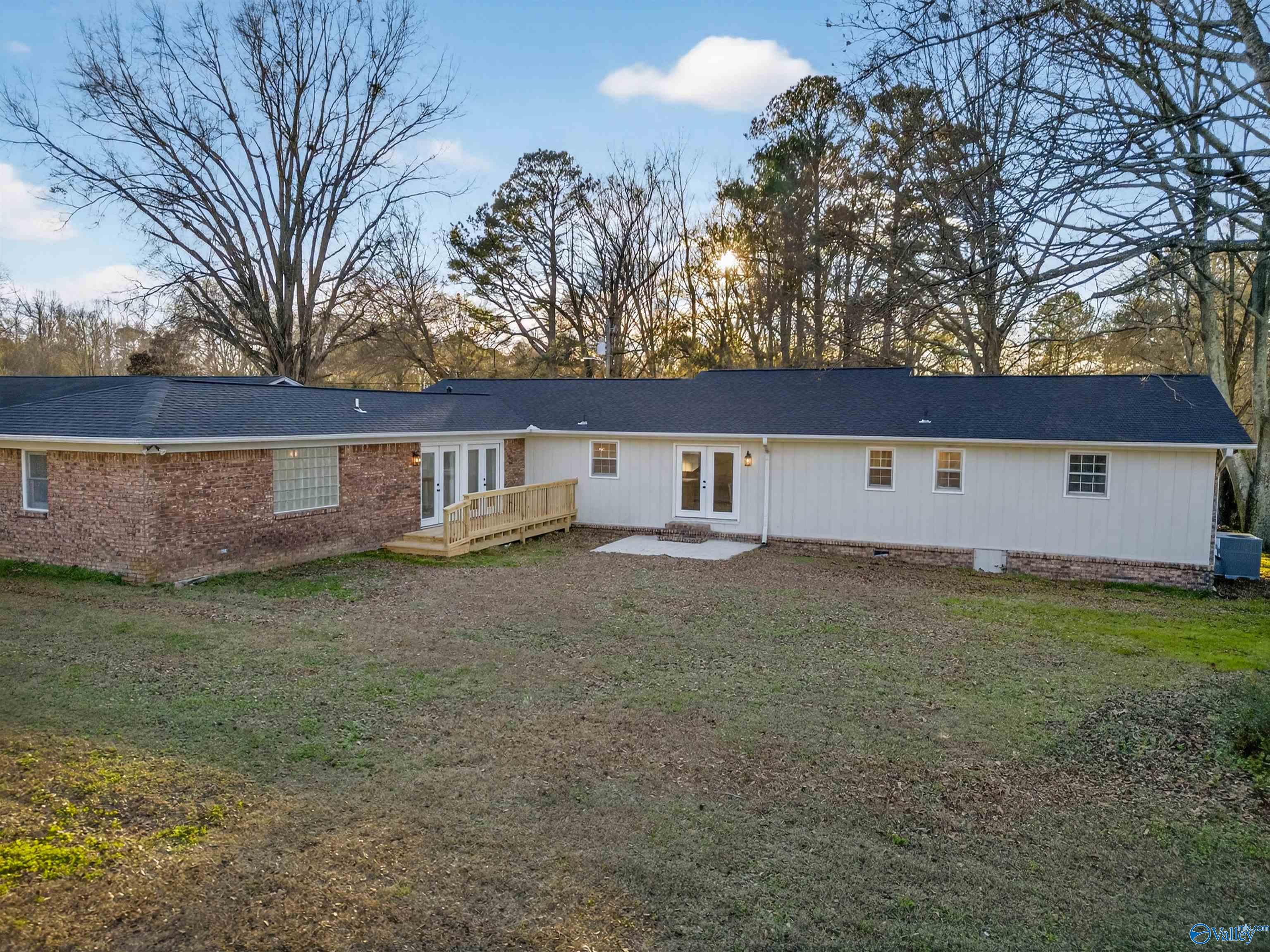 2079 Meadowood Drive