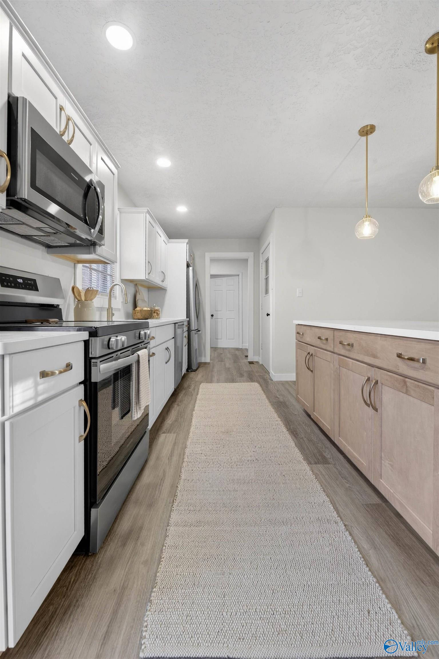 2079 Meadowood Drive