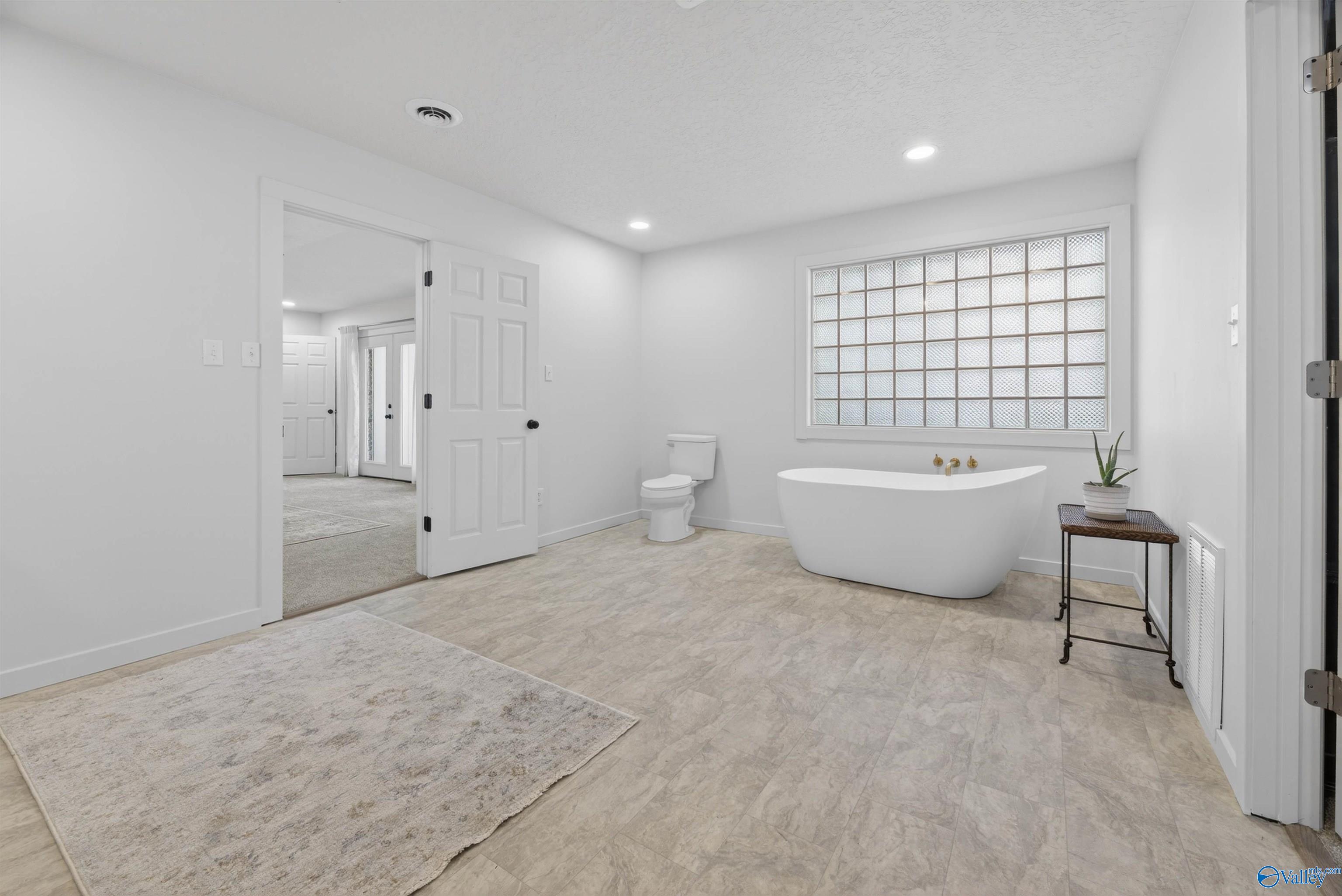 2079 Meadowood Drive