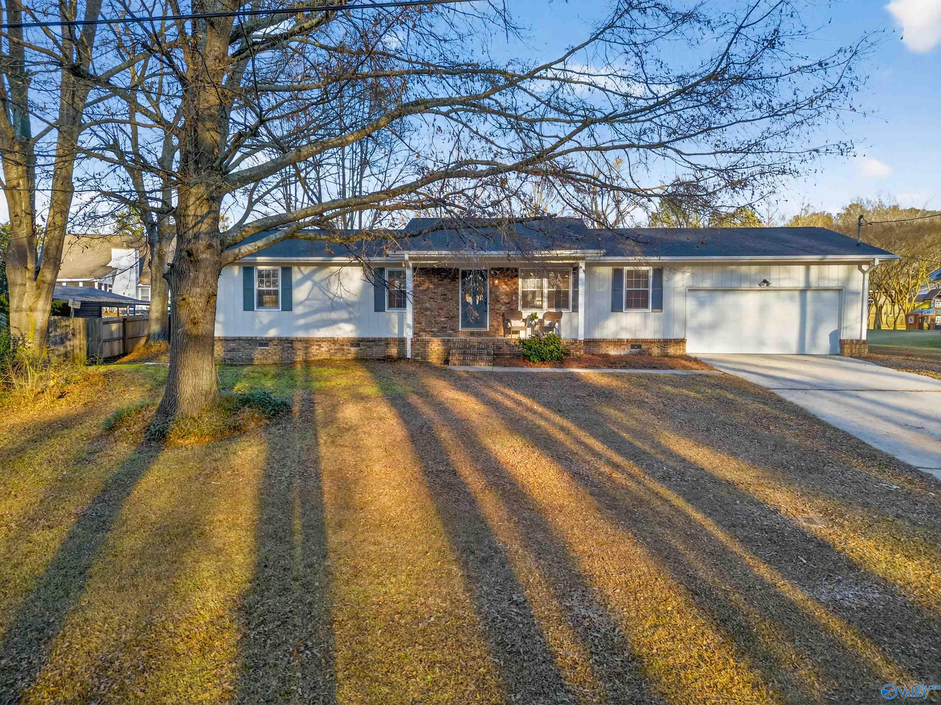 2079 Meadowood Drive