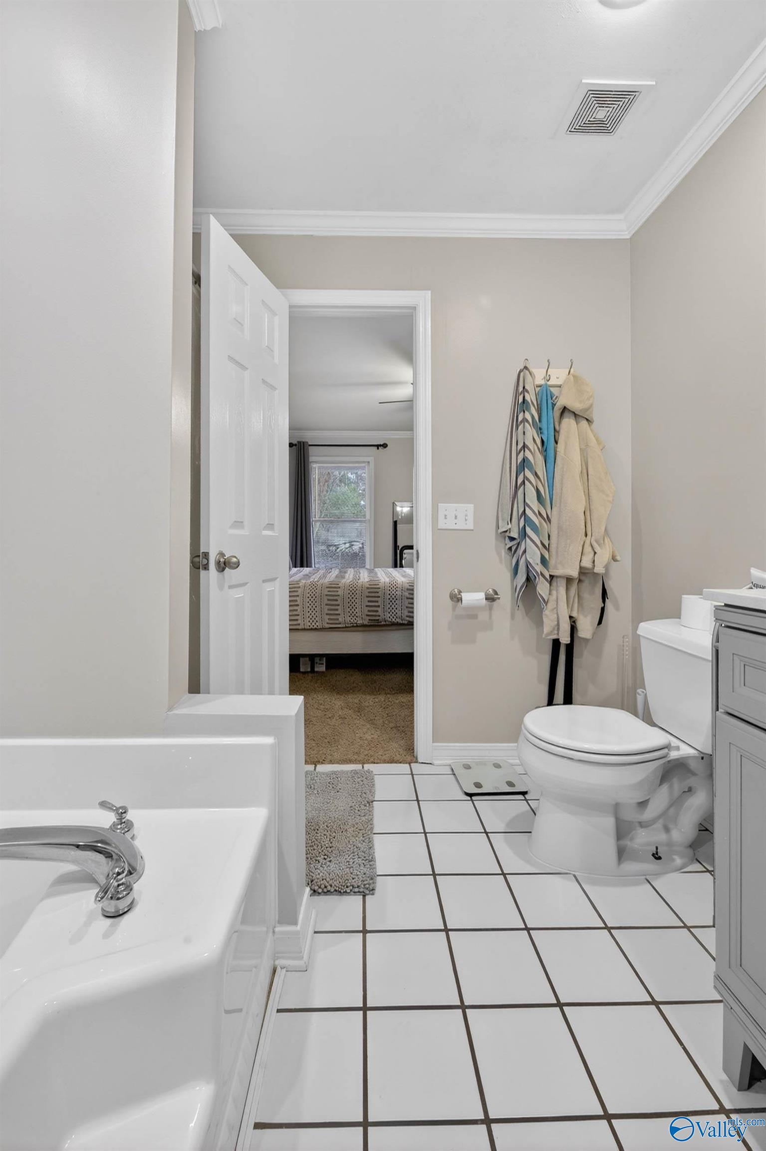 2550 W Western Hills Drive