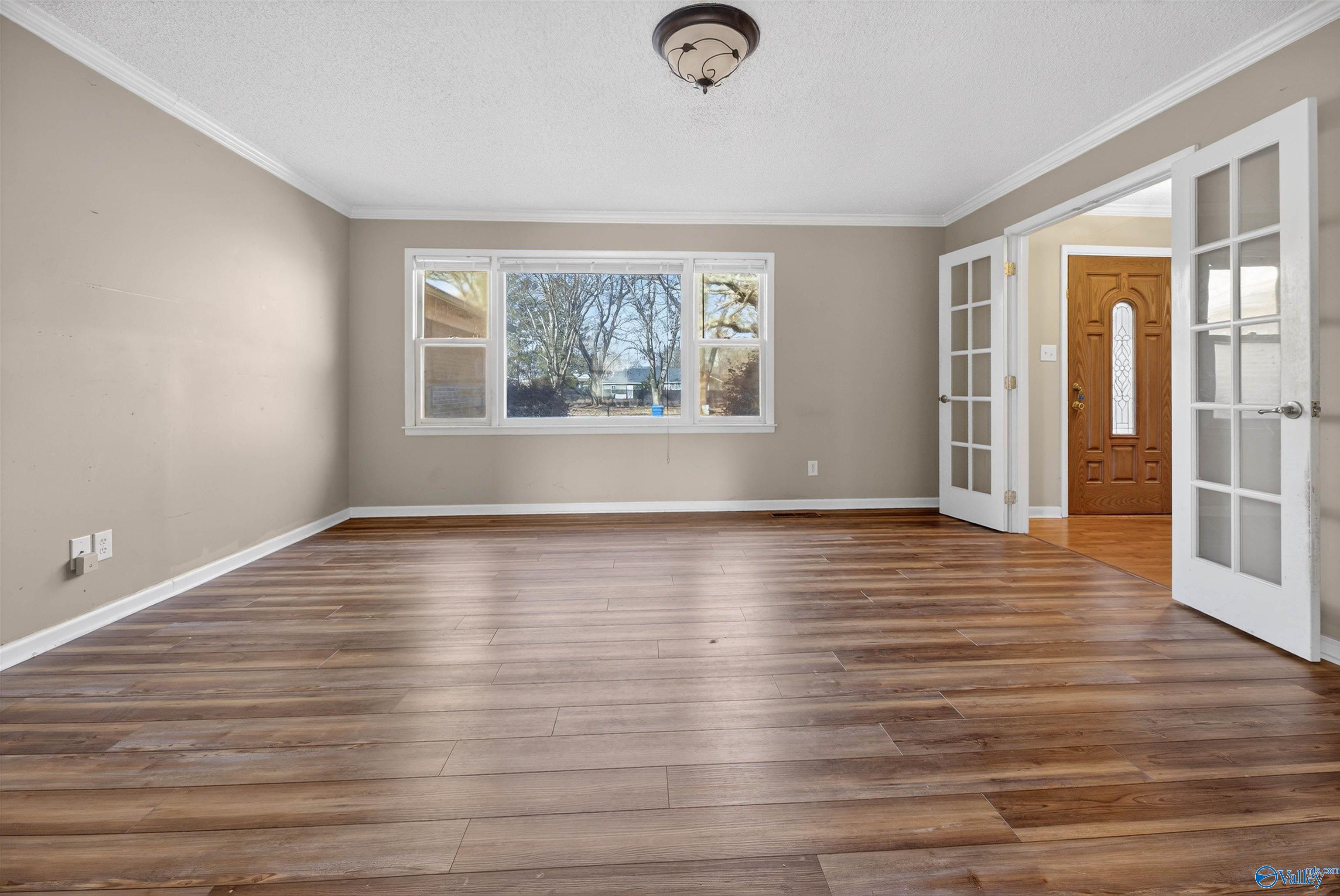 108 S South Hawk Drive