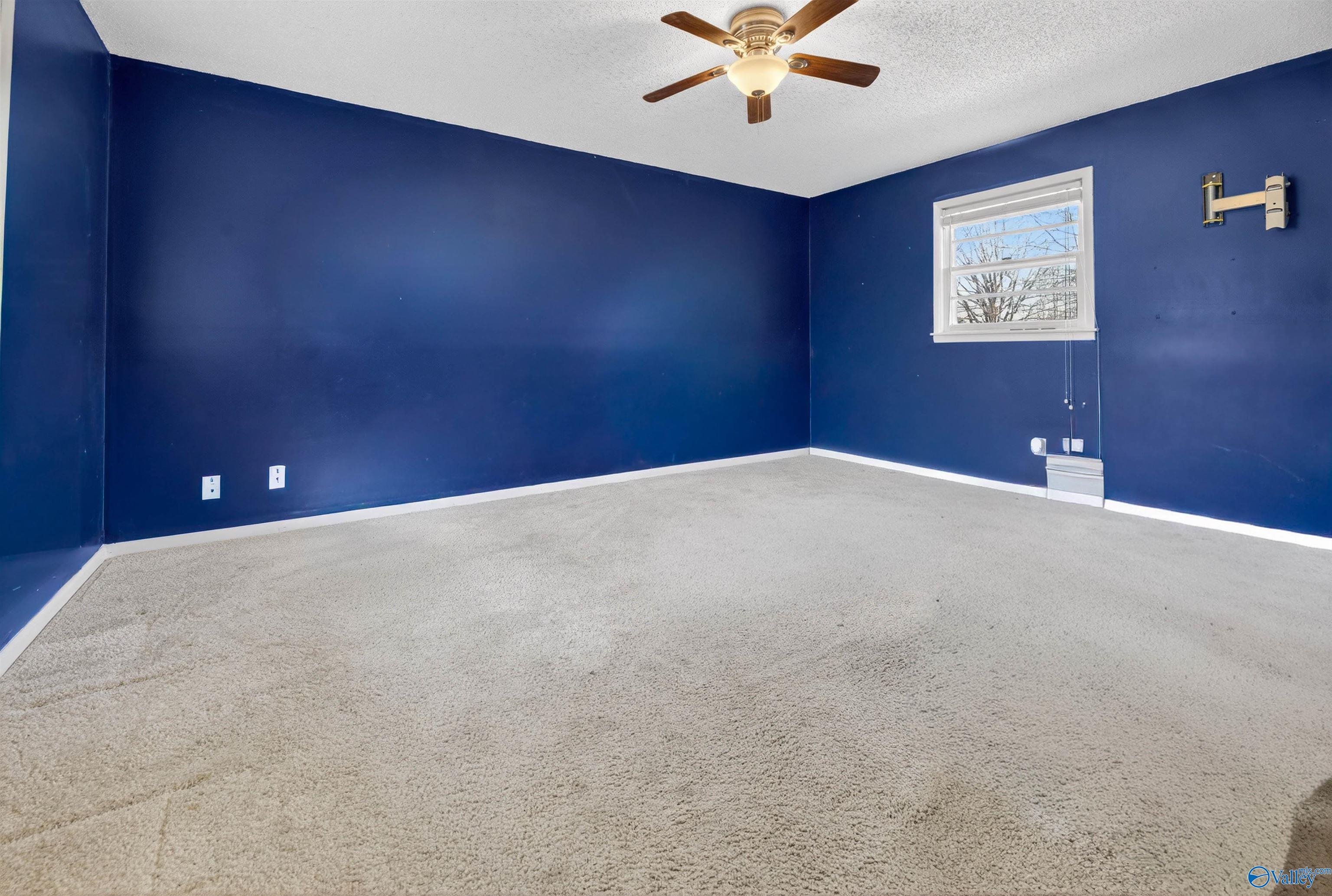 108 S South Hawk Drive