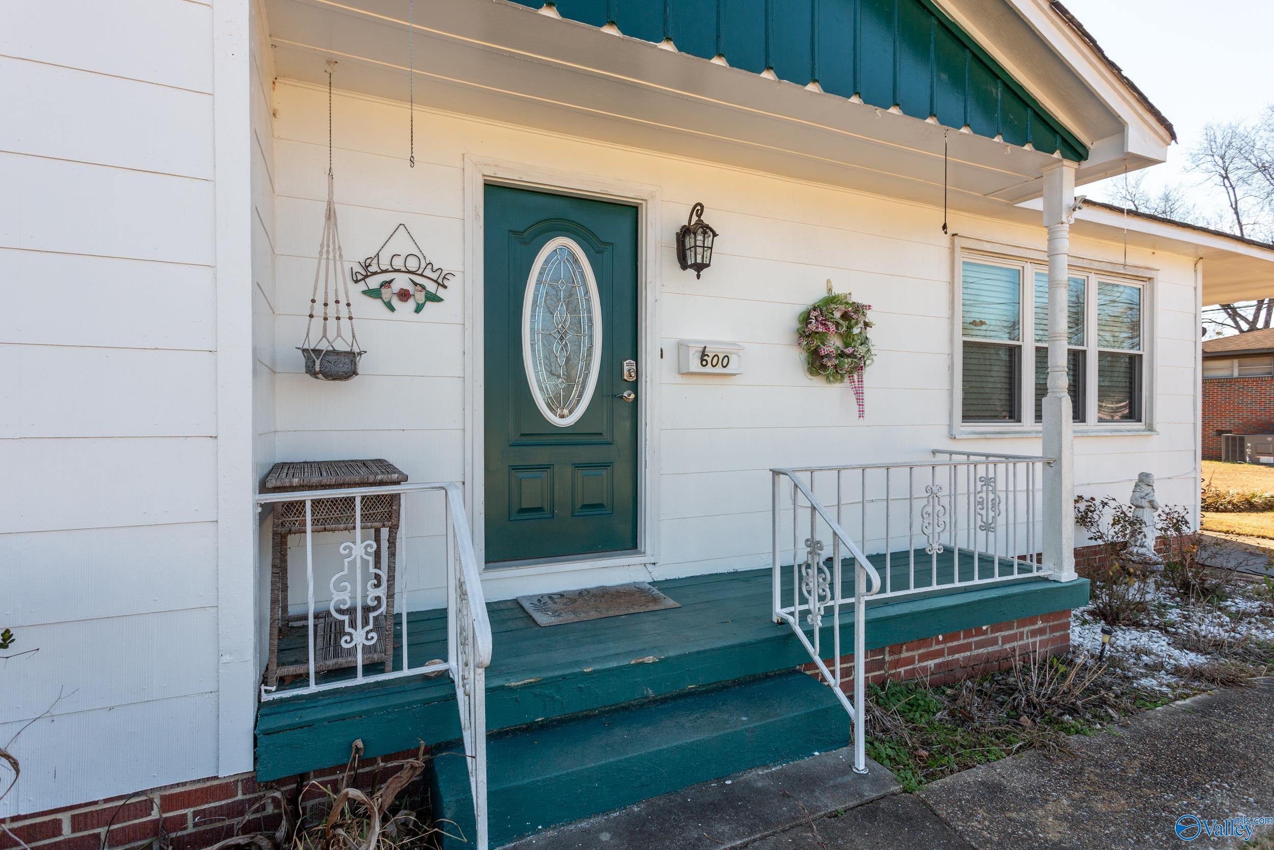 600 Crestview Drive