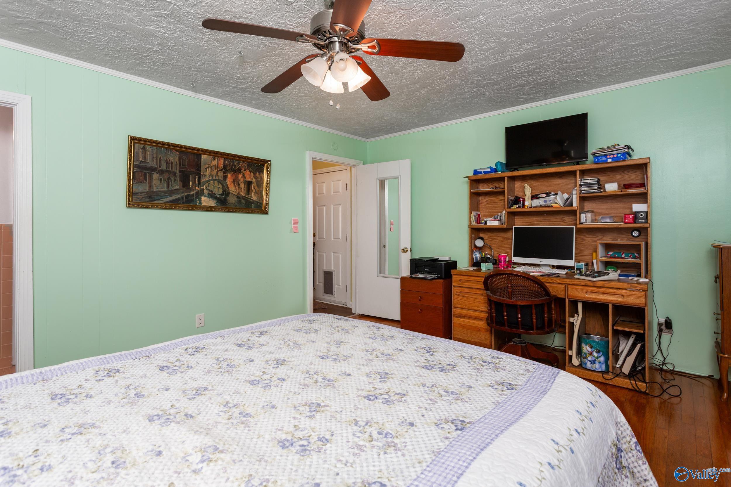 600 Crestview Drive