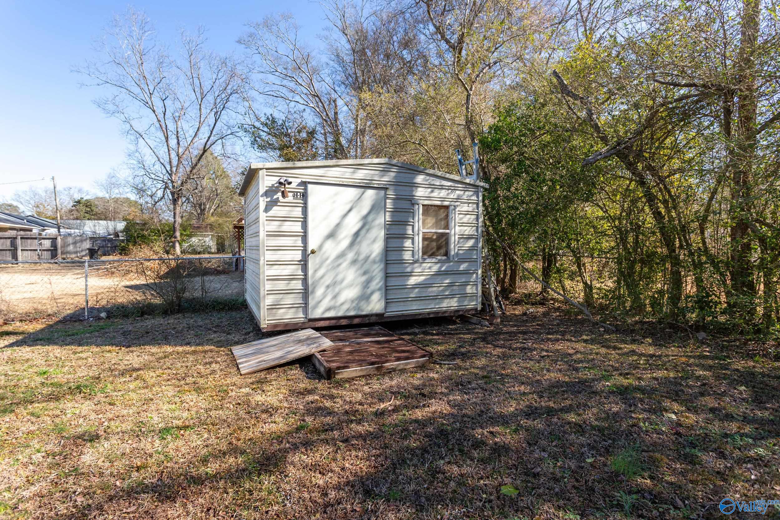 600 Crestview Drive
