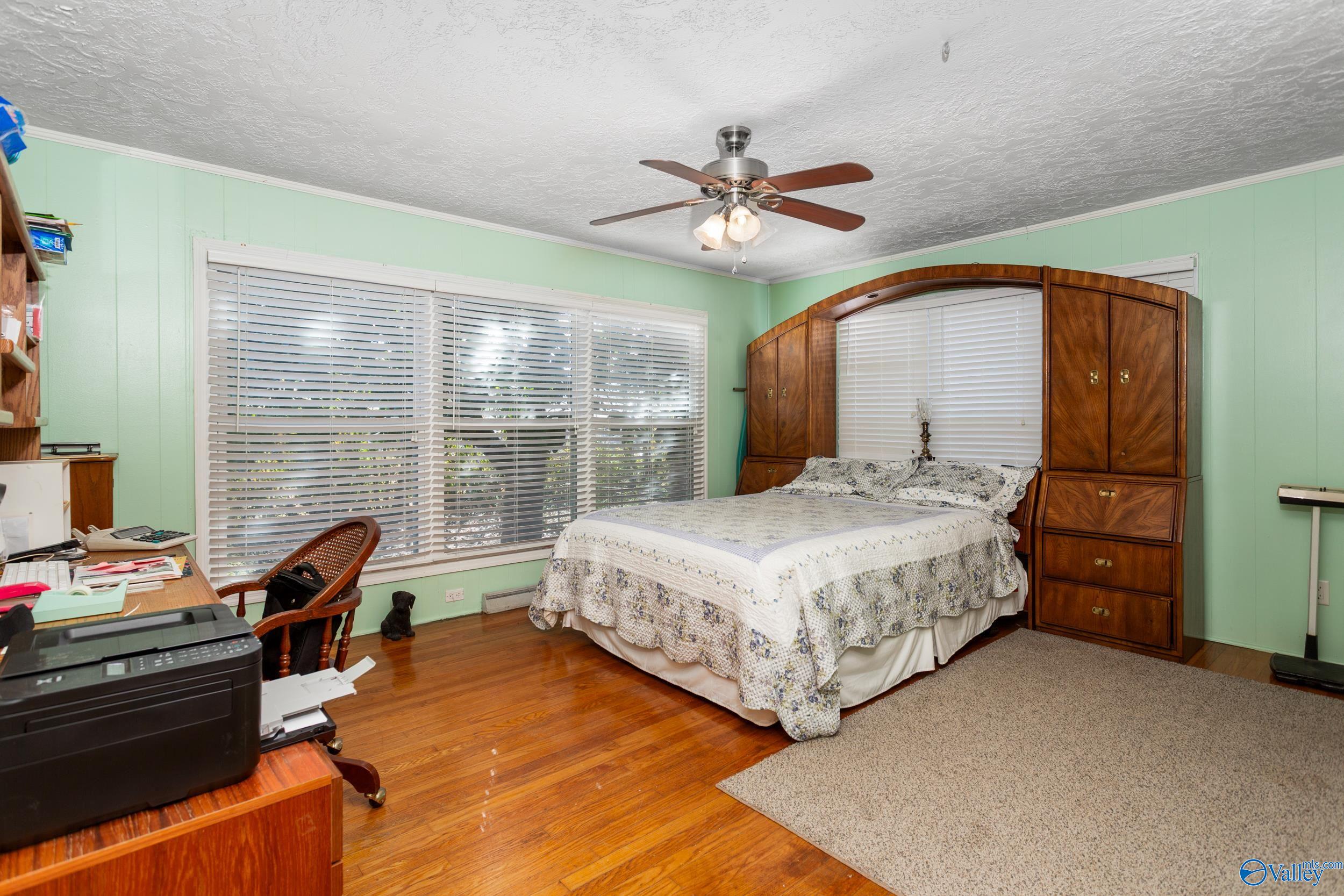 600 Crestview Drive