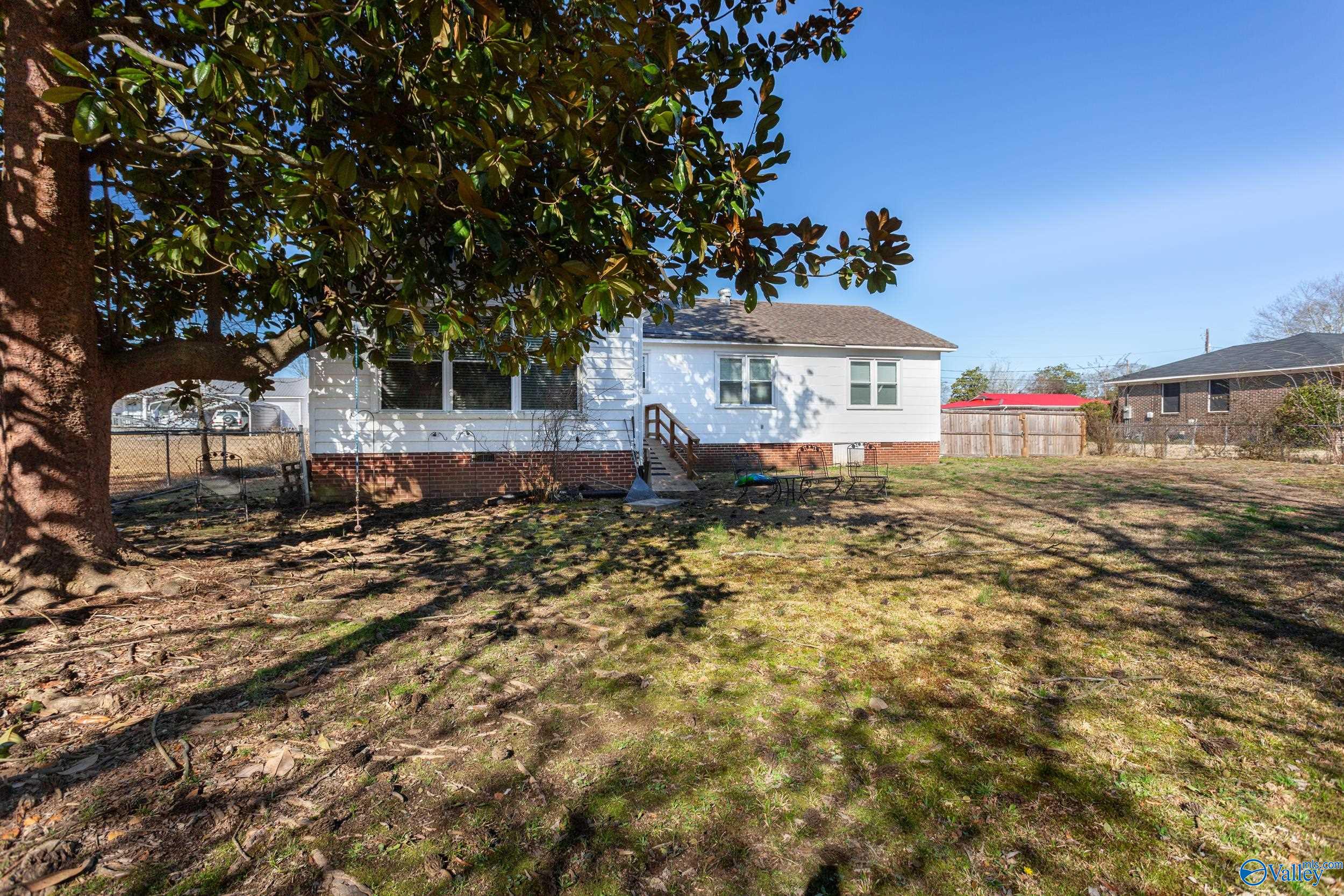 600 Crestview Drive